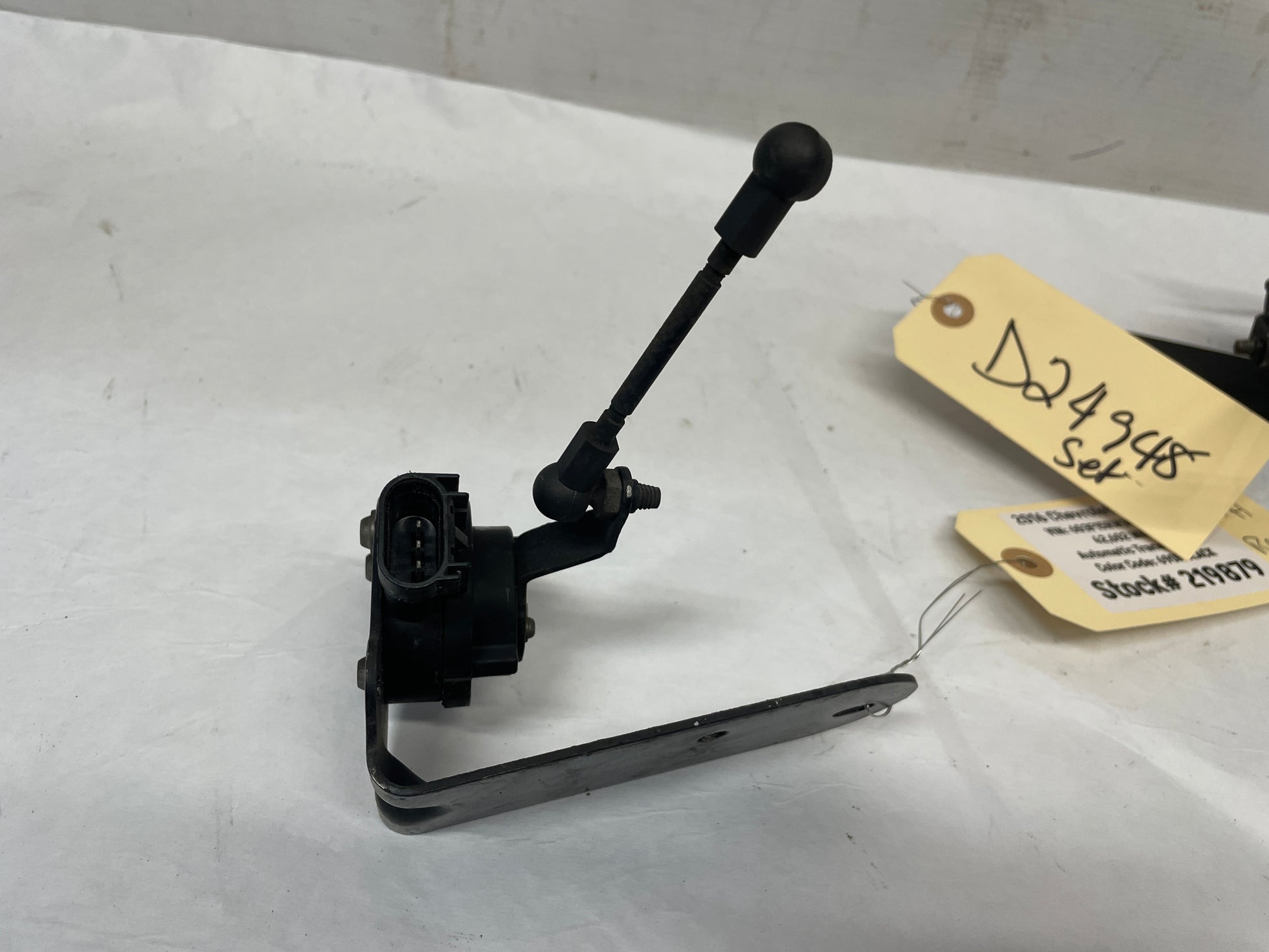 2016 Chevy SS Sedan RH & LH Rear Head Lamp Ride Height Suspension Sensor Set OEM - Day's Parts Yard