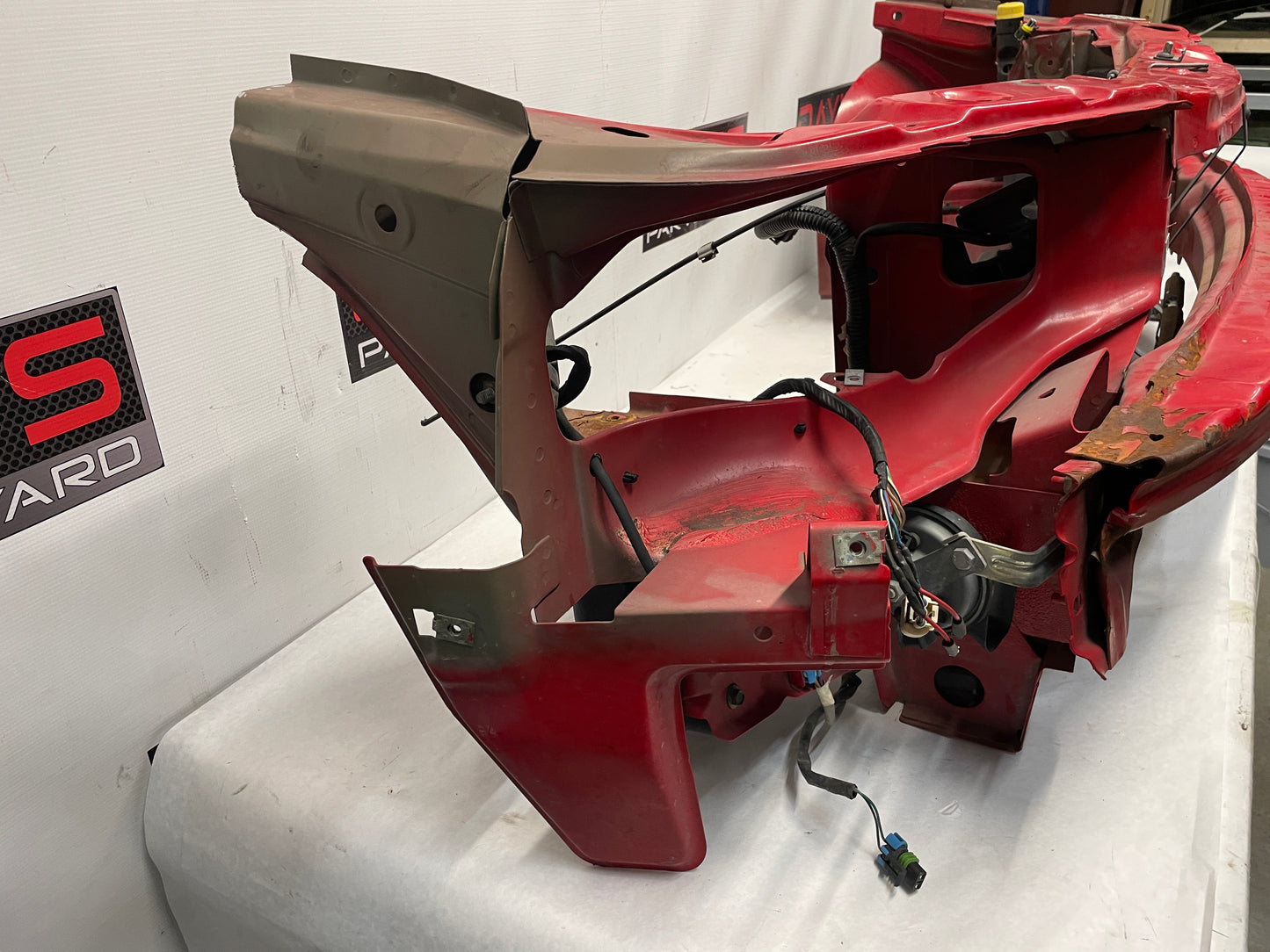 2006 Pontiac GTO Radiator Core Support Front End Bracket OEM - Day's Parts Yard