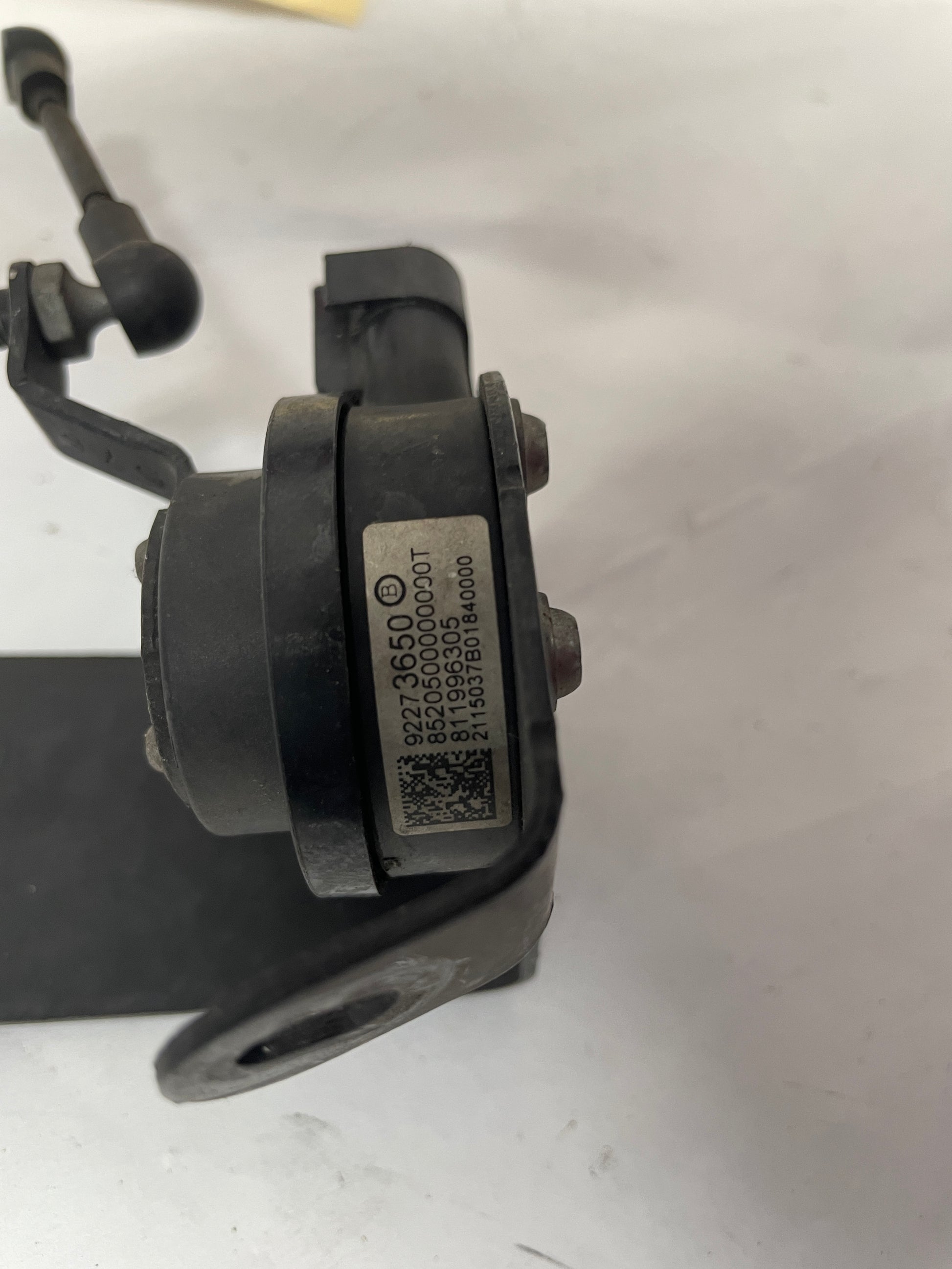 2016 Chevy SS Sedan RH & LH Rear Head Lamp Ride Height Suspension Sensor Set OEM - Day's Parts Yard