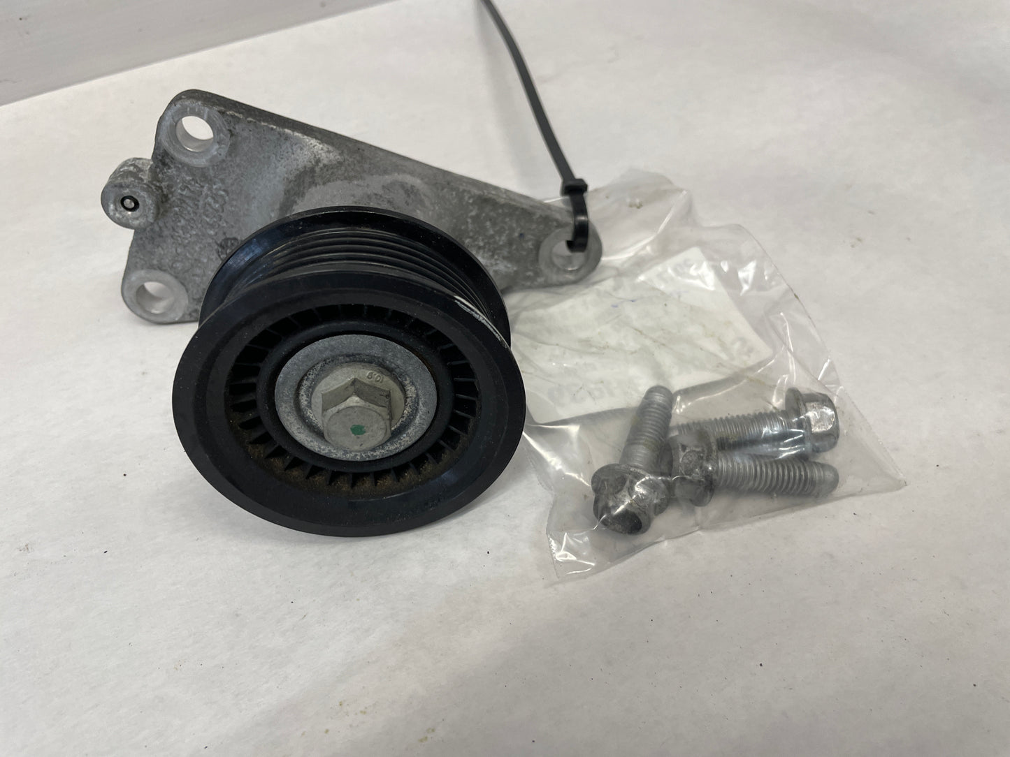 LS1 LS2 LS3 5.7 6.0 6.2 Engine Motor Belt Drive Accessories w/ Hardware OEM