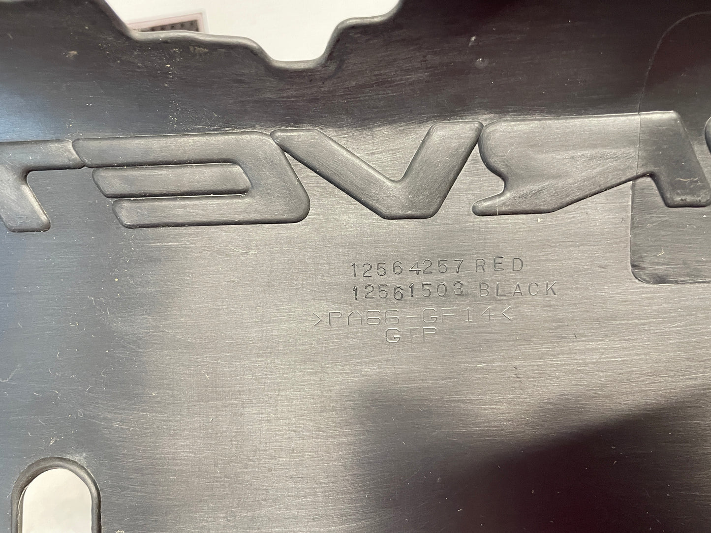 2004 Chevy C5 Corvette Engine Motor Fuel Rail Valve Covers Black & Red OEM - Day's Parts Yard