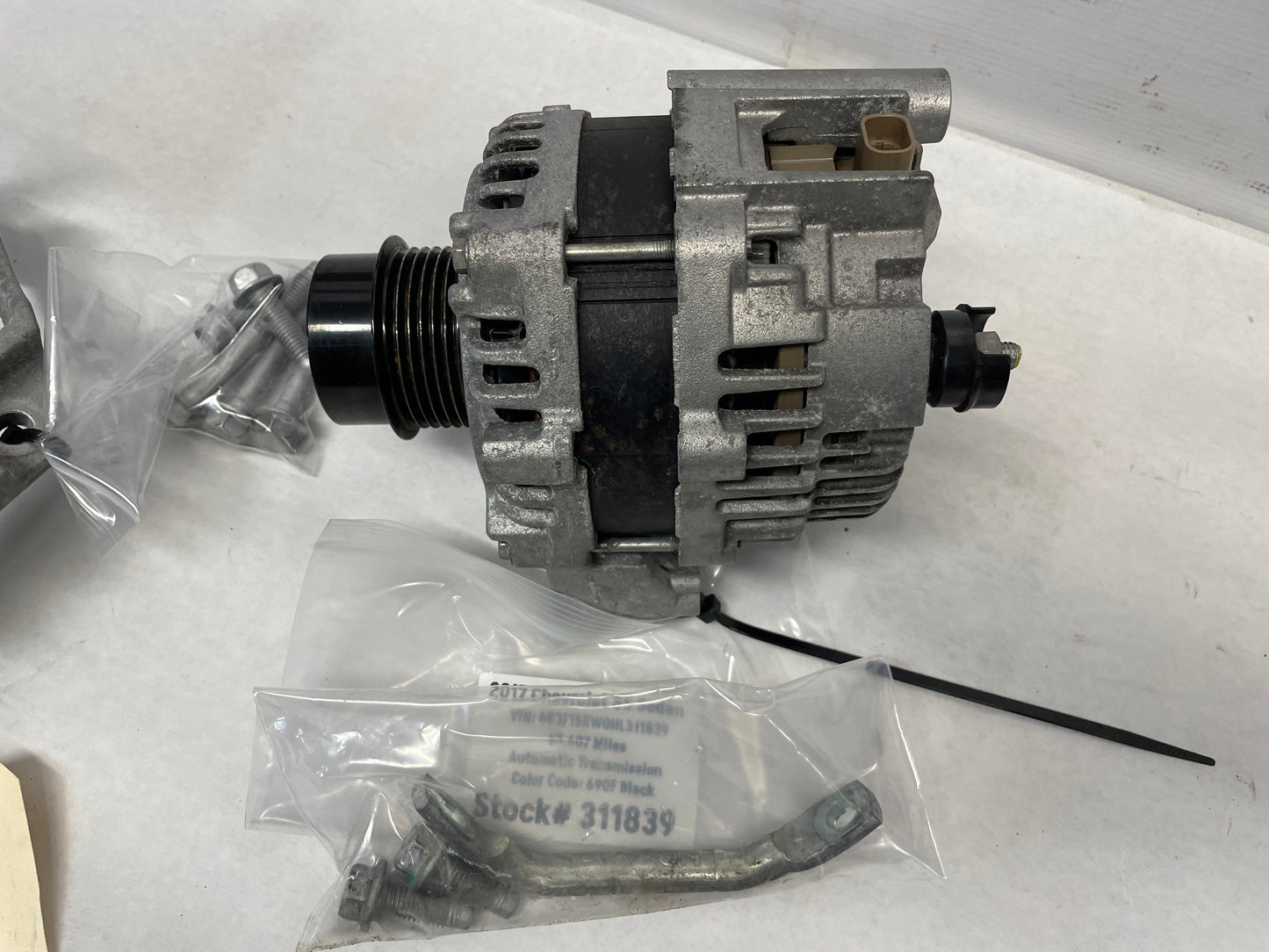 LS1 LS2 LS3 5.7 6.0 6.2 Engine Motor Belt Drive Accessories w/ Hardware OEM