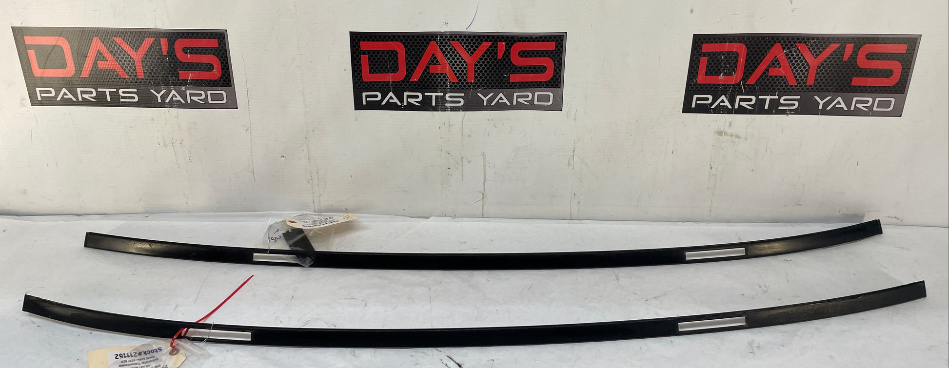 2009 Pontiac G8 GT RH & LH Roof Panel Joint Finish Molding Trim OEM - Day's Parts Yard