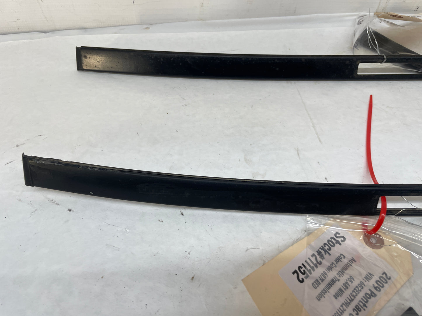 2009 Pontiac G8 GT RH & LH Roof Panel Joint Finish Molding Trim OEM - Day's Parts Yard