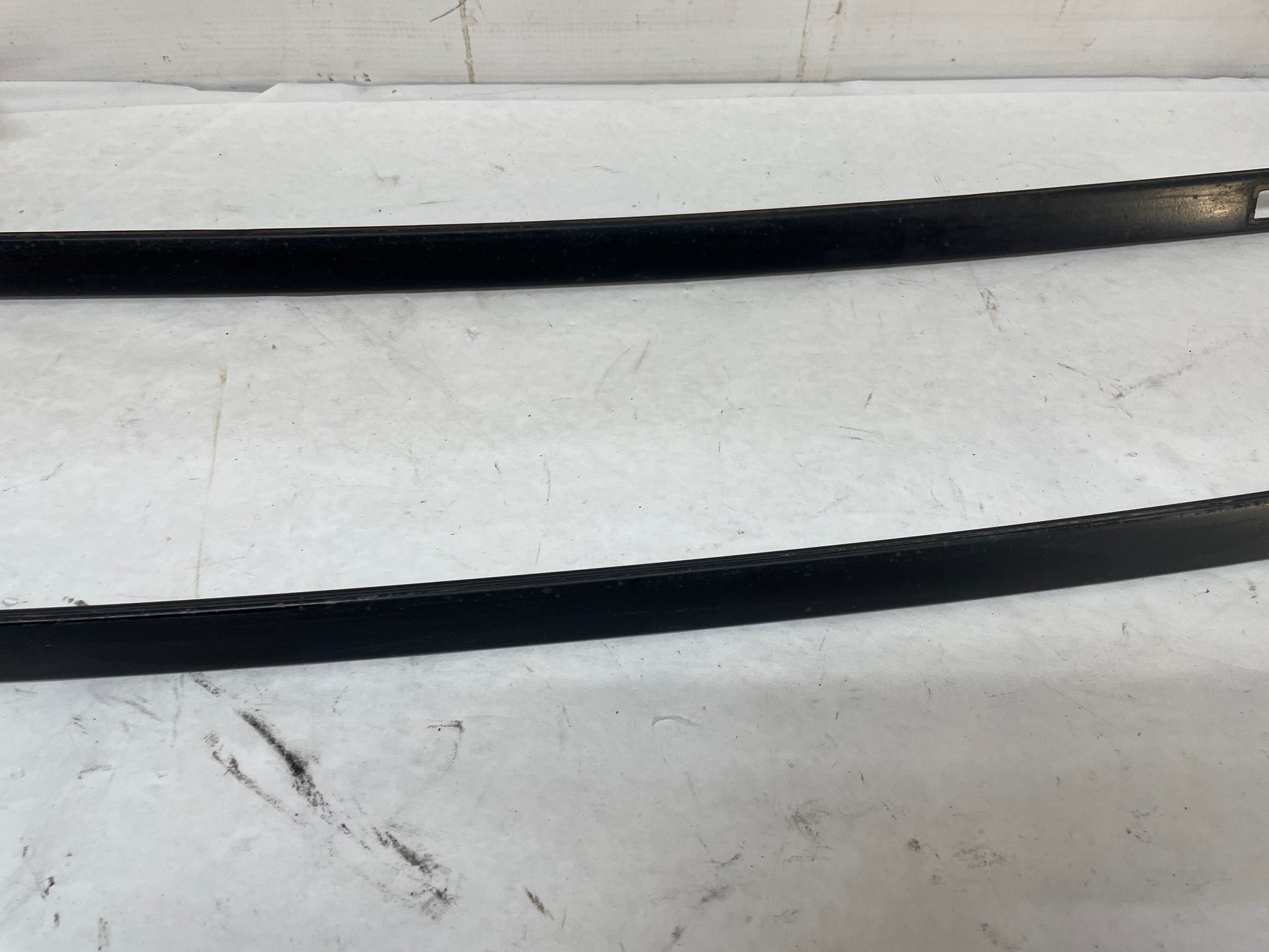 2009 Pontiac G8 GT RH & LH Roof Panel Joint Finish Molding Trim OEM - Day's Parts Yard