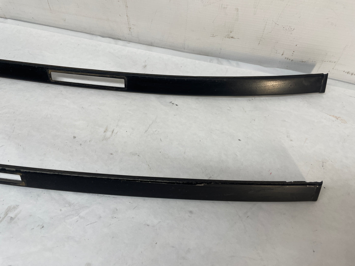 2009 Pontiac G8 GT RH & LH Roof Panel Joint Finish Molding Trim OEM - Day's Parts Yard