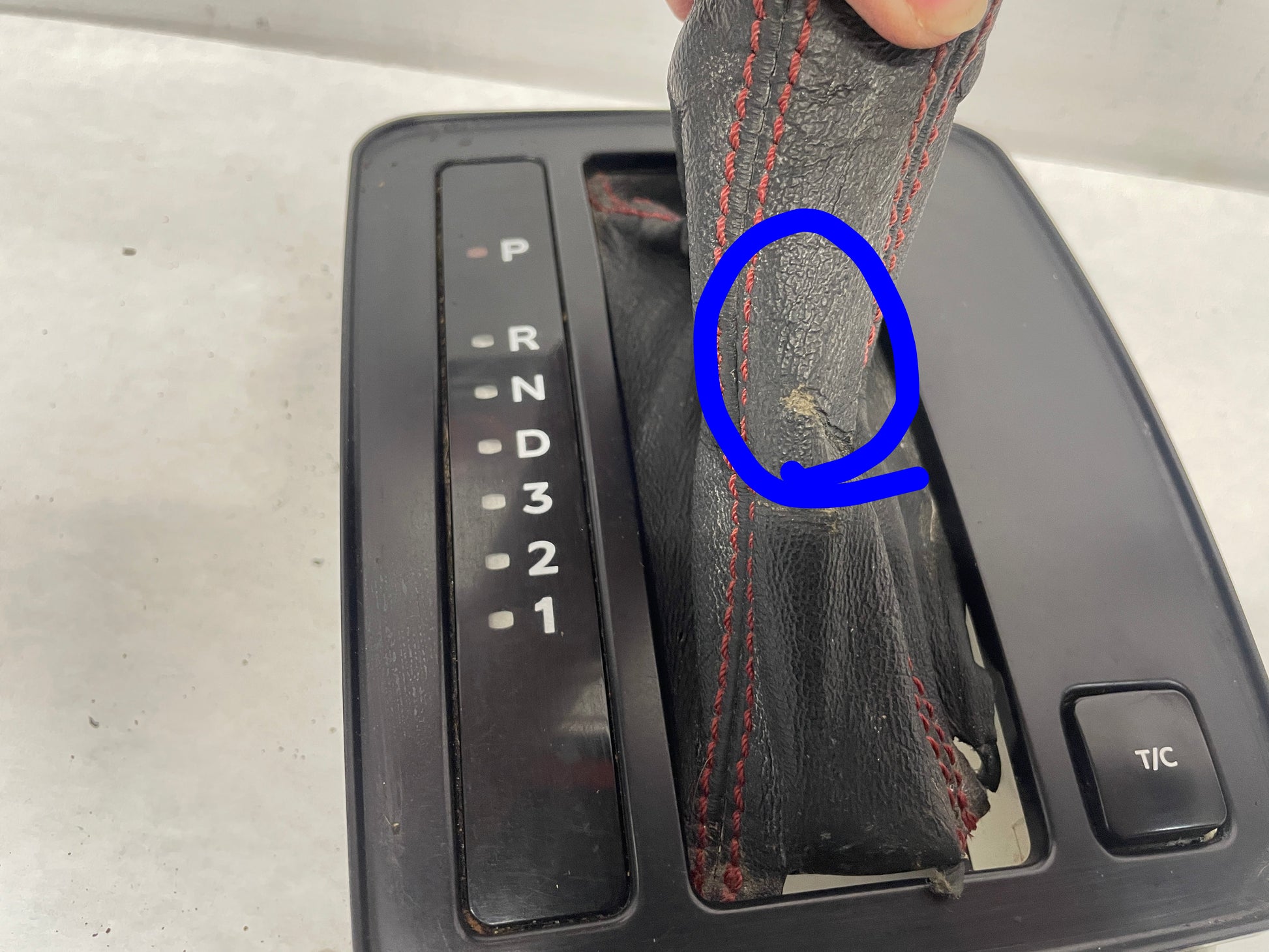 2006 Pontiac GTO  Automatic Shifter Face Plate w/ Black Leather Boot and Knob OEM - Day's Parts Yard