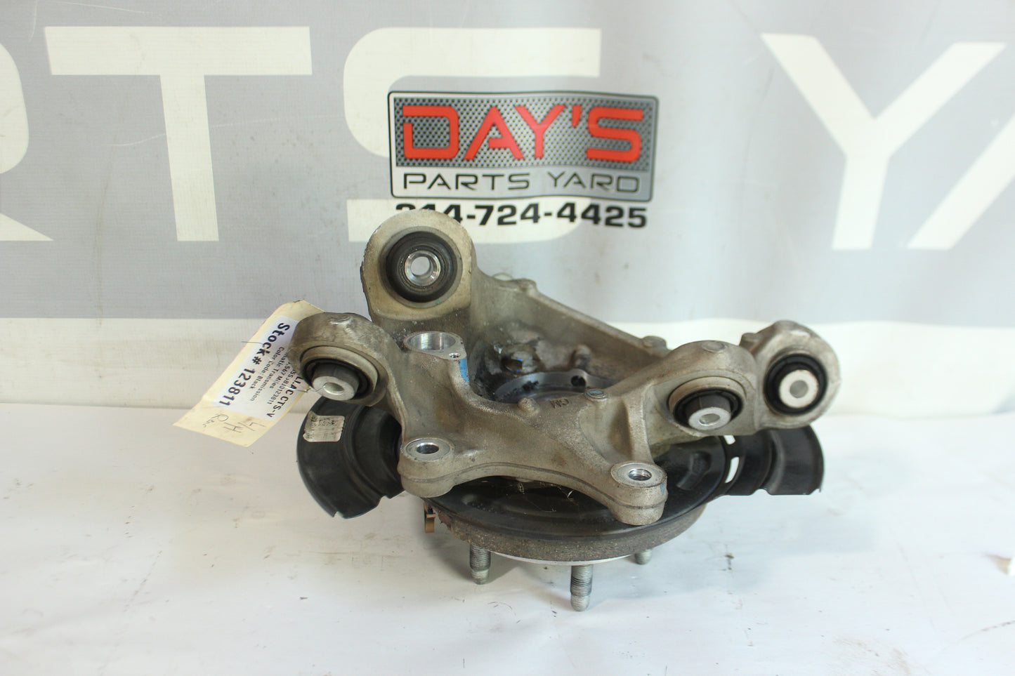 2018 Cadillac CTS-V Rear LH Driver Knuckle Spindle Hub OEM