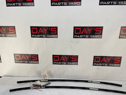 2009 Pontiac G8 GT RH & LH Roof Panel Joint Finish Molding Trim OEM - Day's Parts Yard