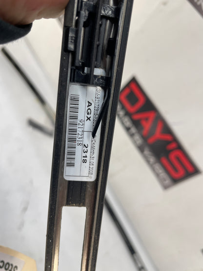 2009 Pontiac G8 GT RH & LH Roof Panel Joint Finish Molding Trim OEM - Day's Parts Yard