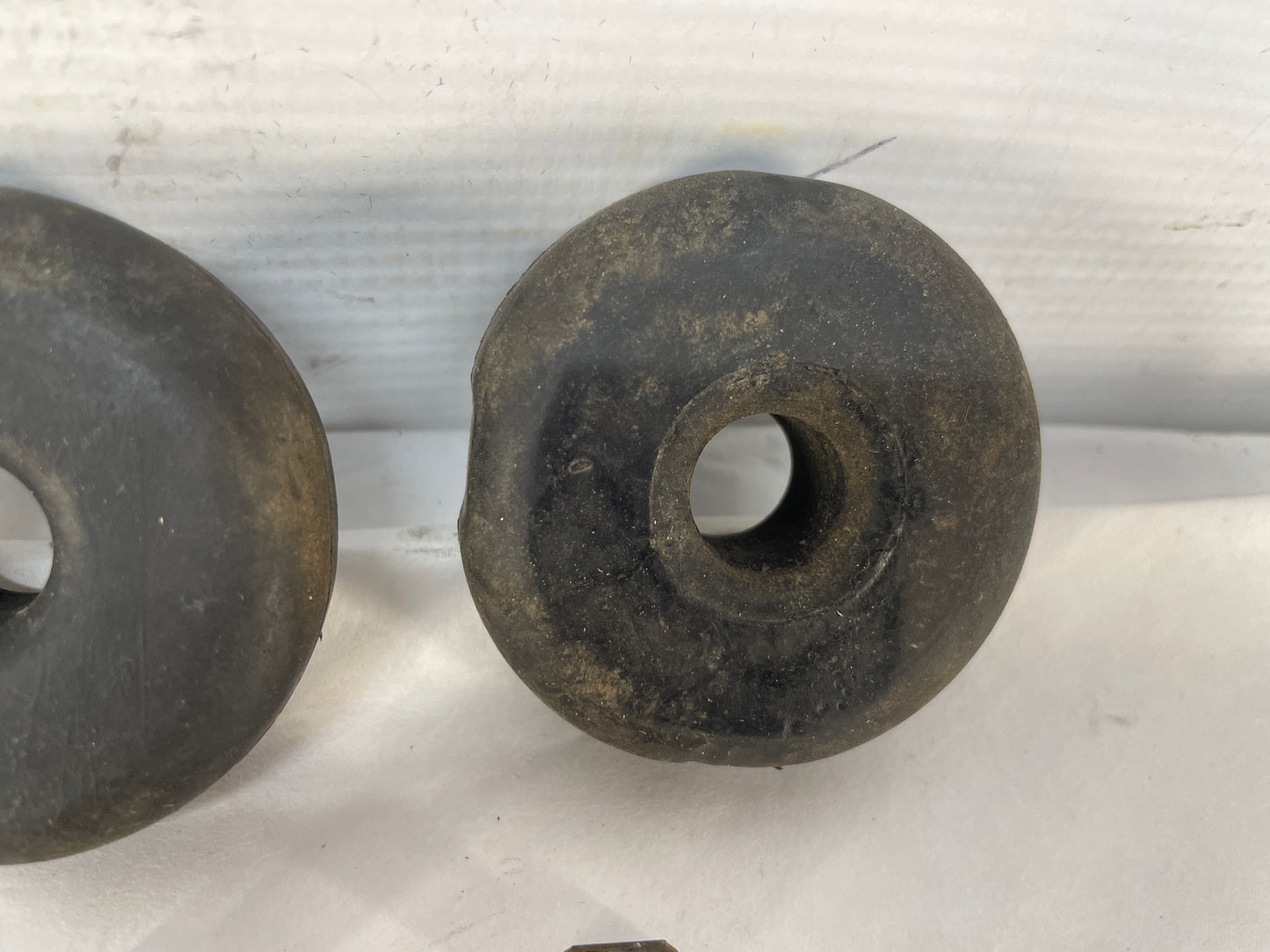 2004 Pontiac GTO Radiator Rubber Bushings Clips Isolators OEM