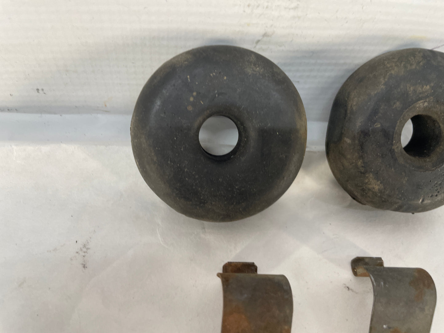 2004 Pontiac GTO Radiator Rubber Bushings Clips Isolators OEM