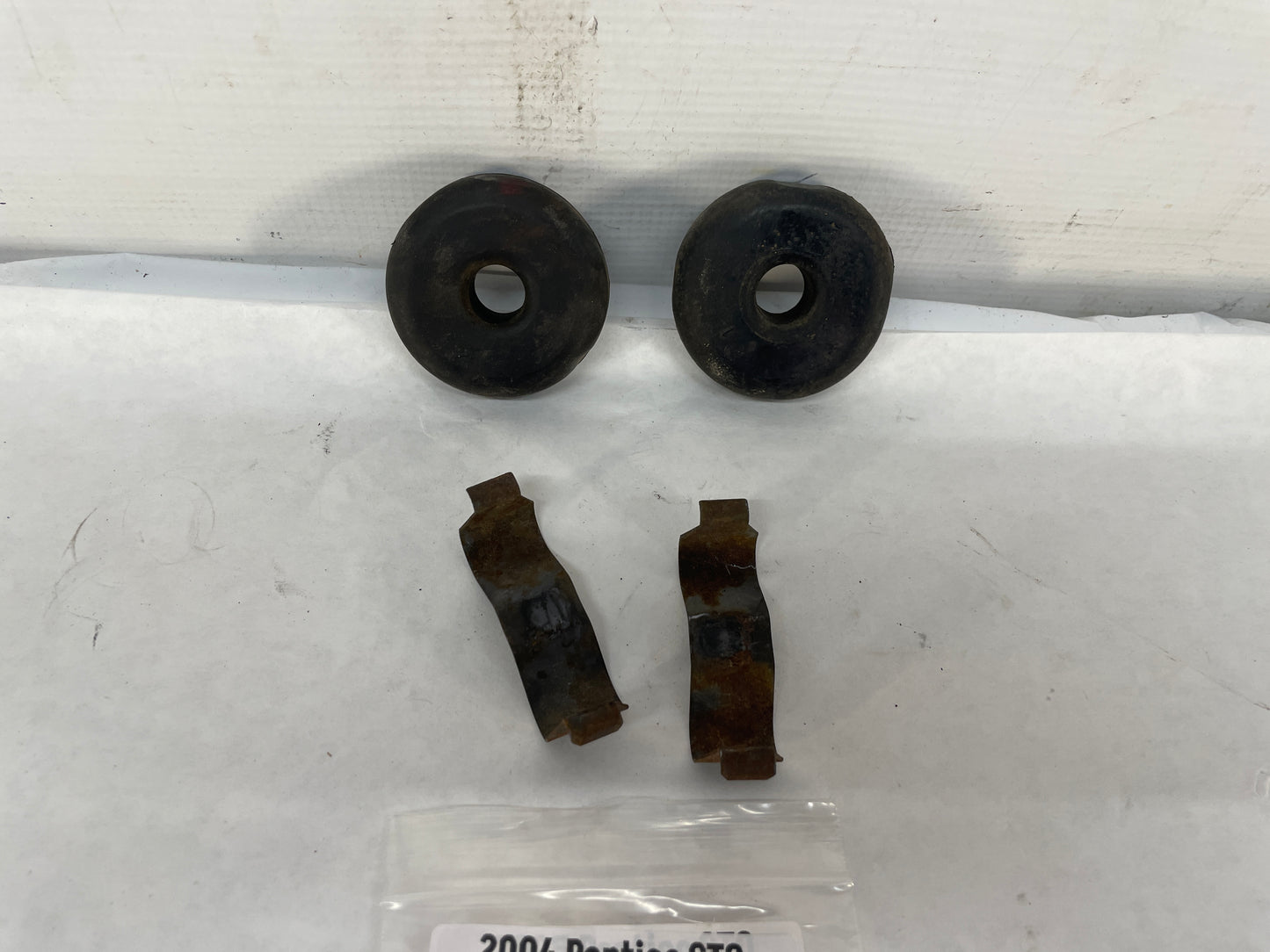 2004 Pontiac GTO Radiator Rubber Bushings Clips Isolators OEM