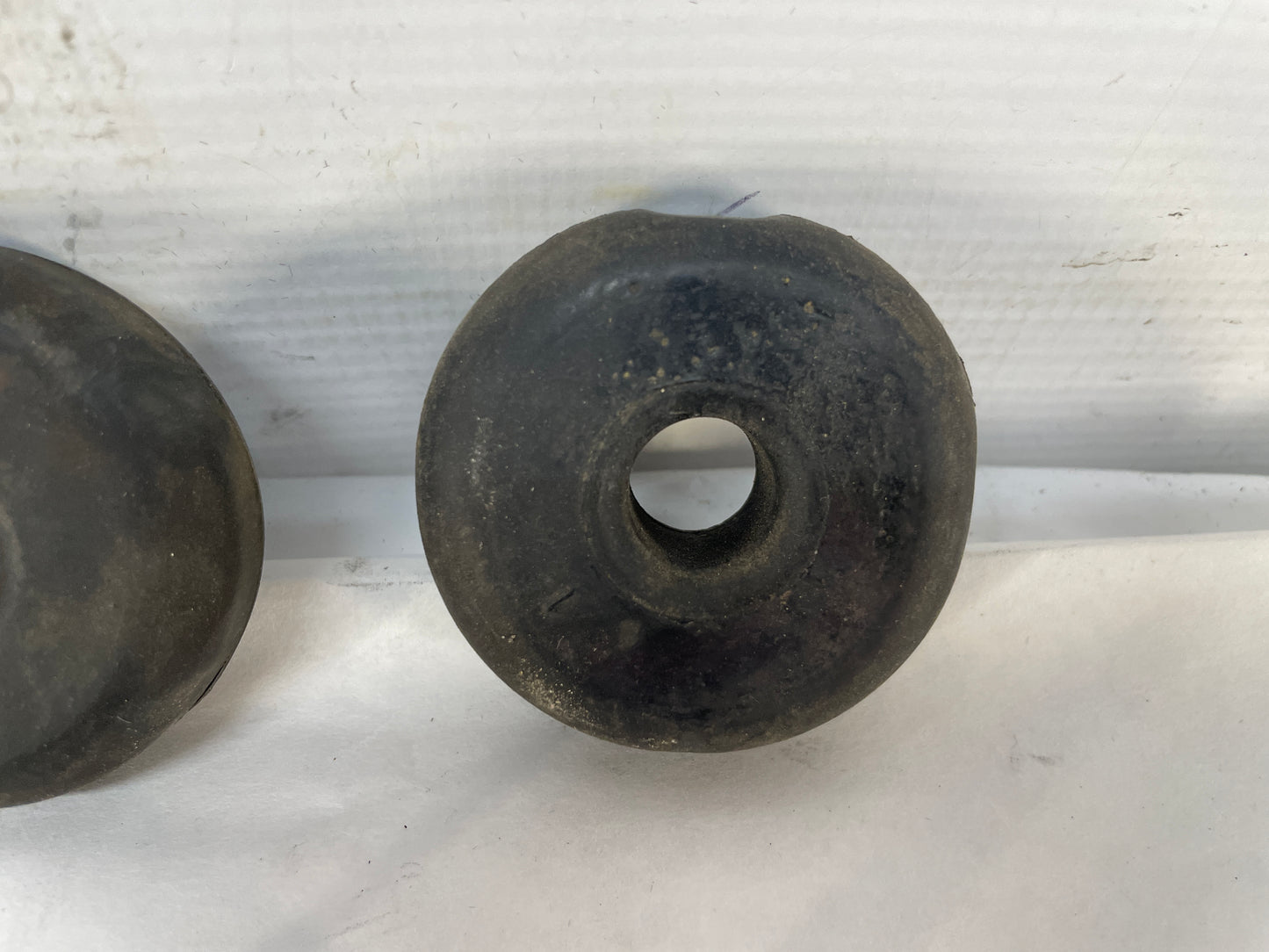 2004 Pontiac GTO Radiator Rubber Bushings Clips Isolators OEM