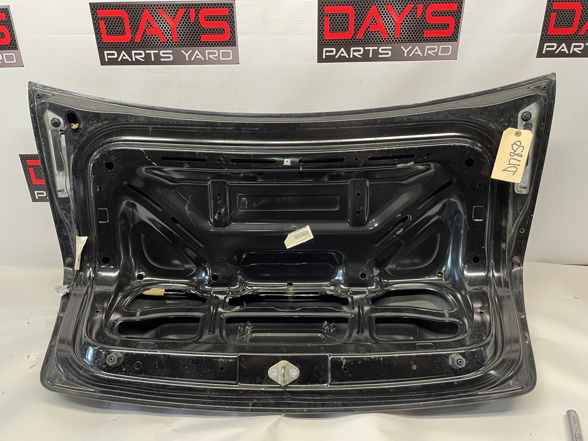 2009 Pontiac G8 GT Trunk Deck Lid Assembly OEM - Day's Parts Yard