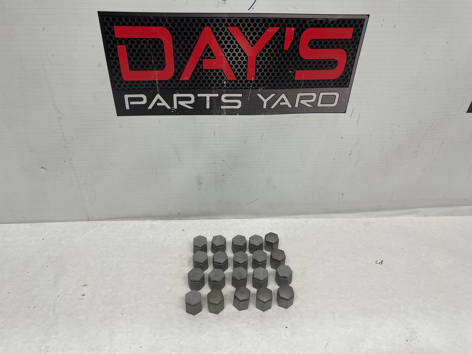 2005 Pontiac GTO Lug Nut Covers Set 20 OEM - Day's Parts Yard