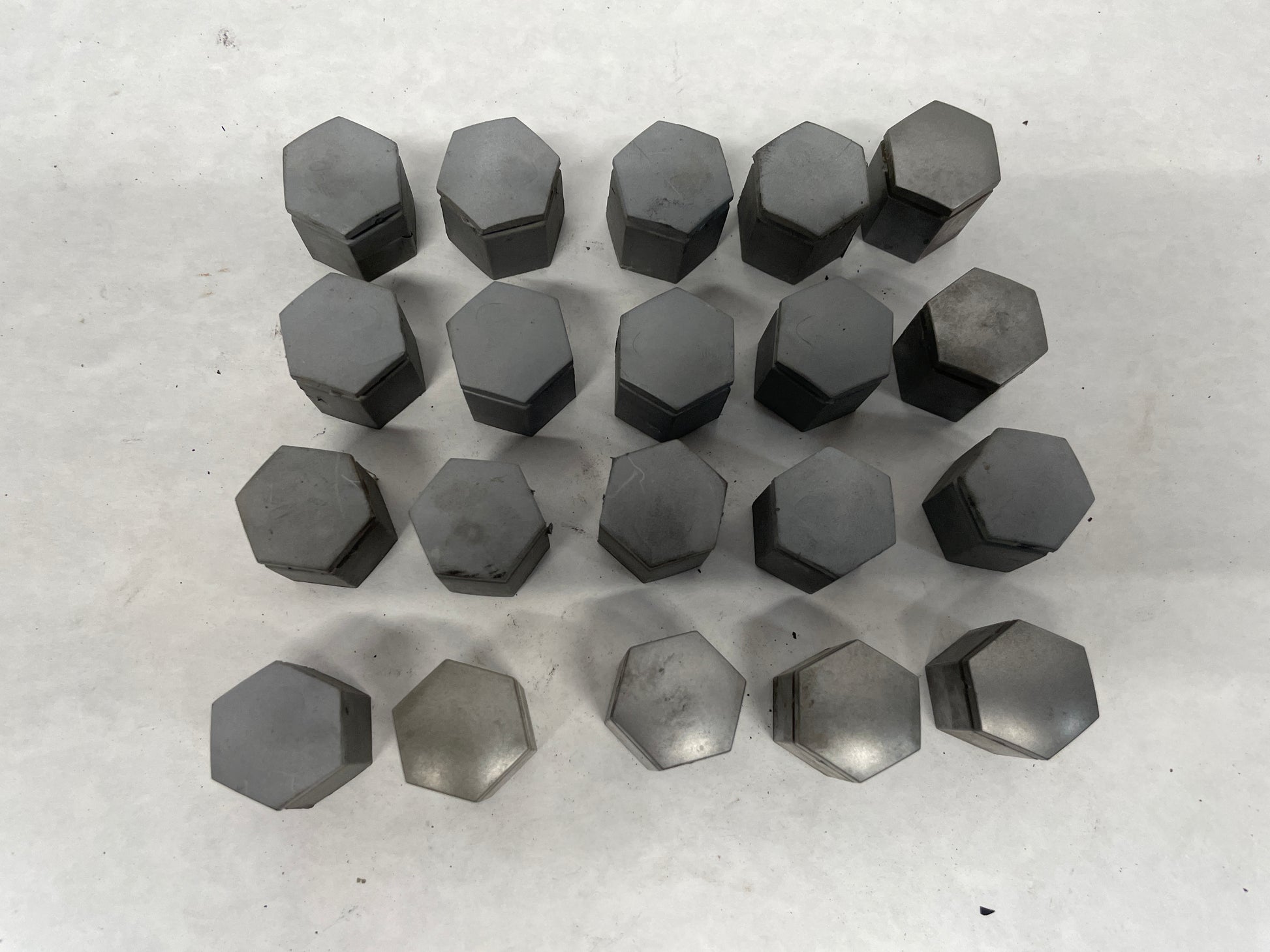 2005 Pontiac GTO Lug Nut Covers Set 20 OEM - Day's Parts Yard