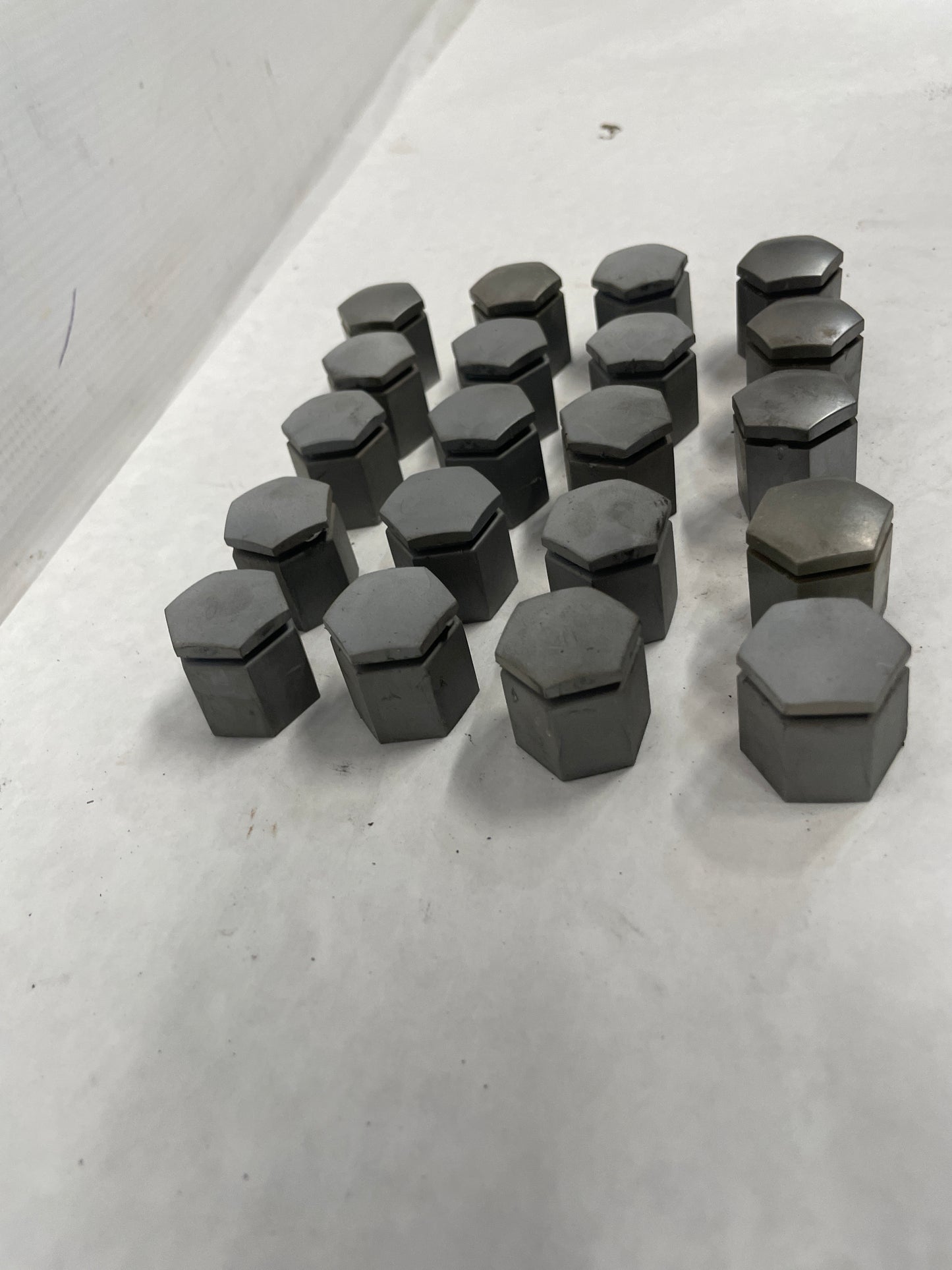2005 Pontiac GTO Lug Nut Covers Set 20 OEM - Day's Parts Yard