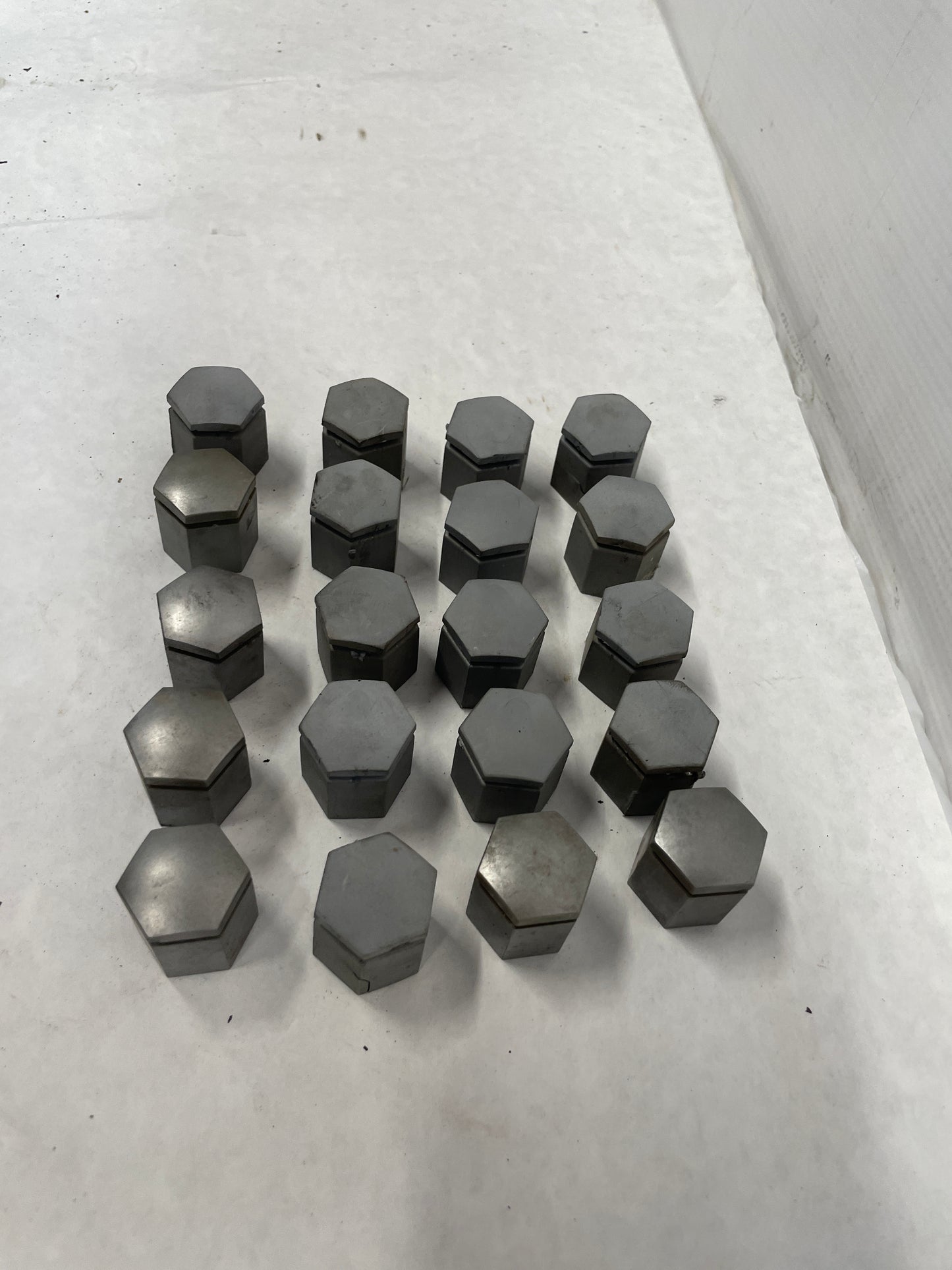 2005 Pontiac GTO Lug Nut Covers Set 20 OEM - Day's Parts Yard