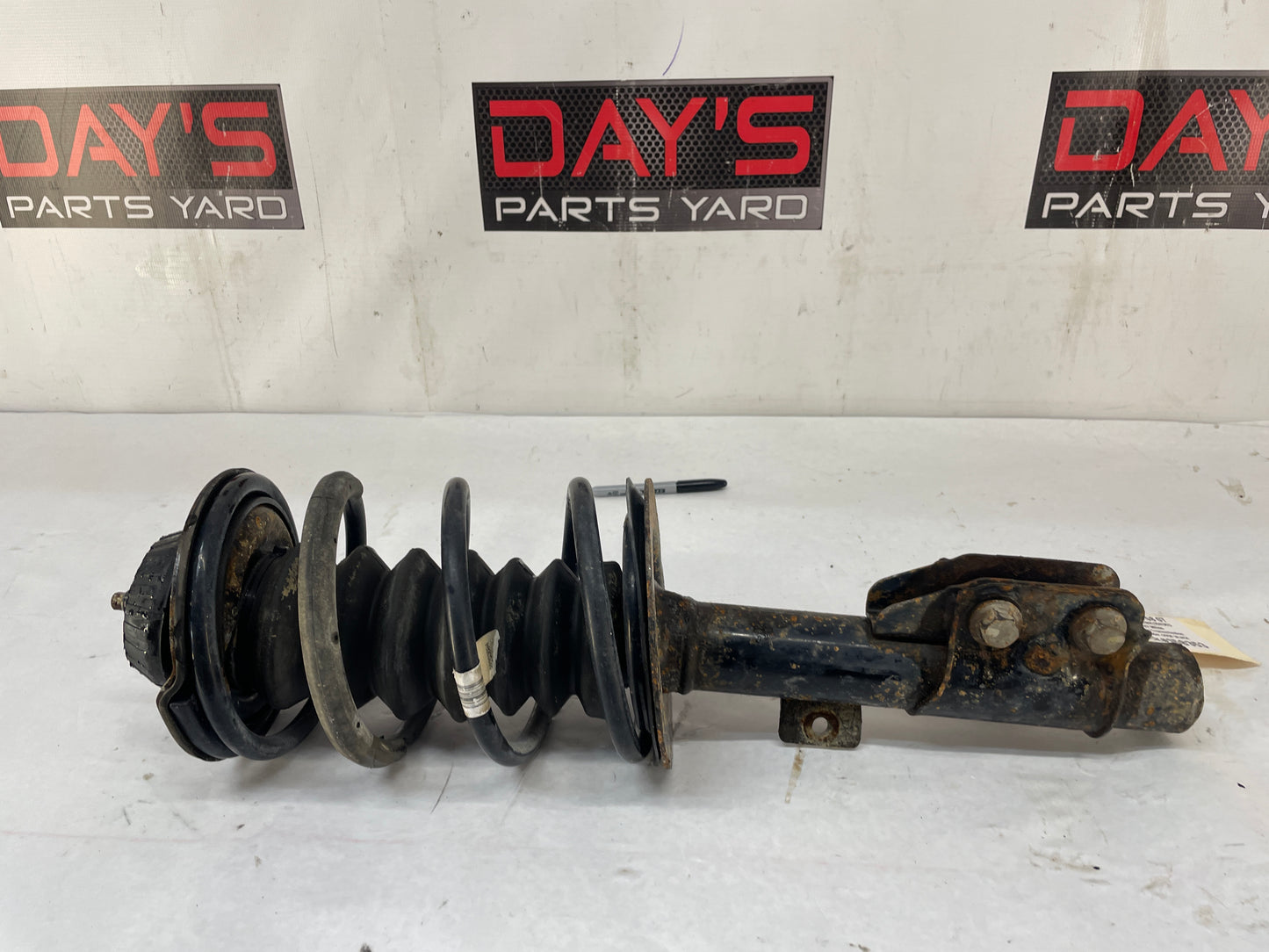 2009 Pontiac G8 GT LH Driver Front Suspension Strut Assembly OEM