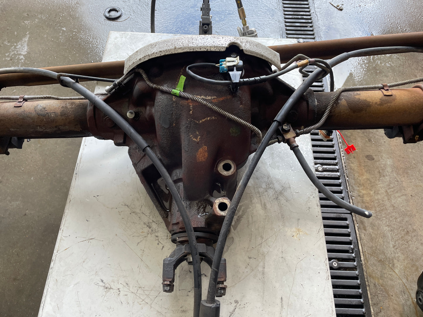 1999 Chevy Camaro Z28 SS Rear End Rearend Carrier Axle Differential 3.23 LSD OEM