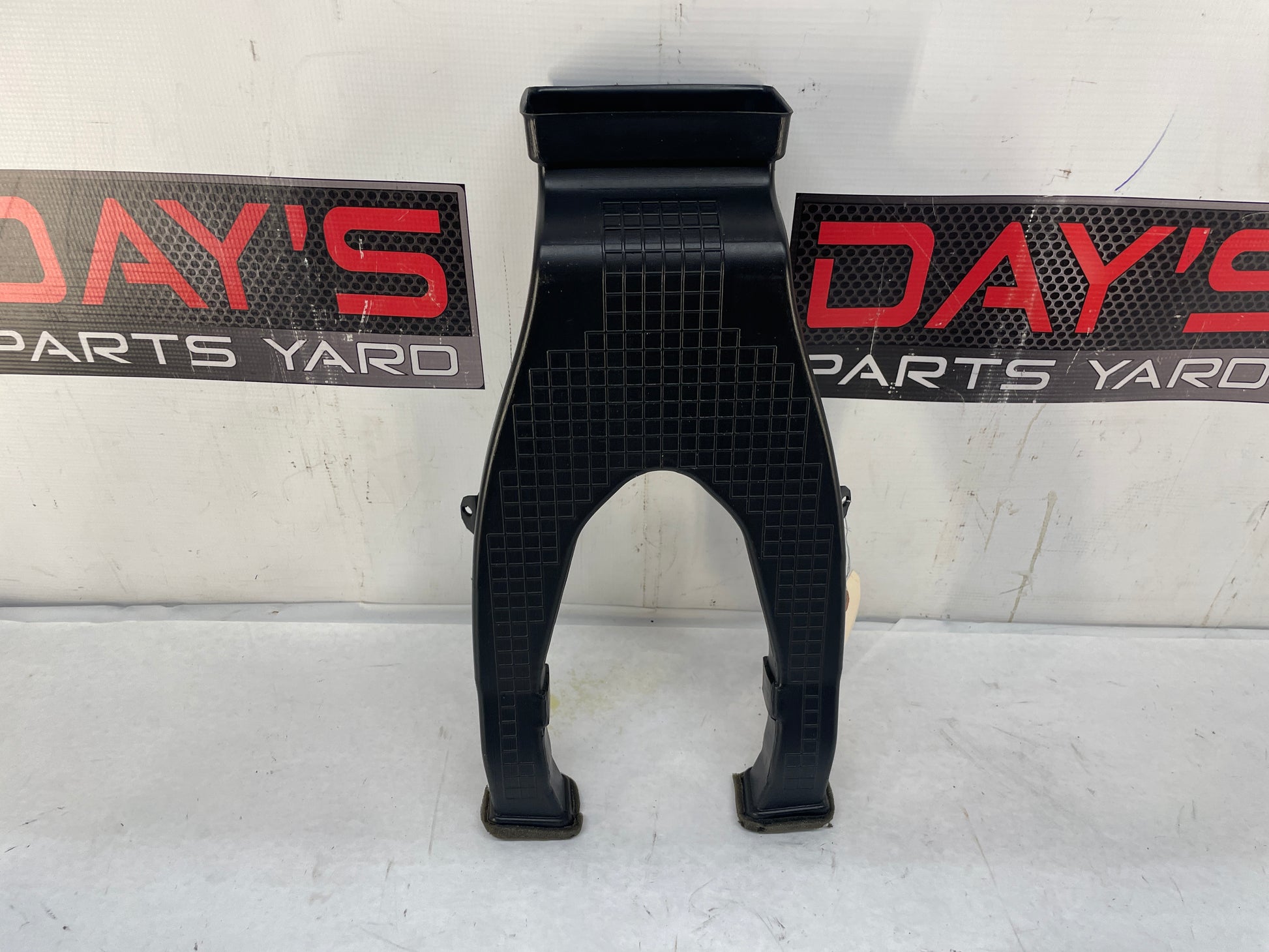 2009 Pontiac G8 GT HVAC Rear Floor Center Console Air Vent Duct OEM - Day's Parts Yard