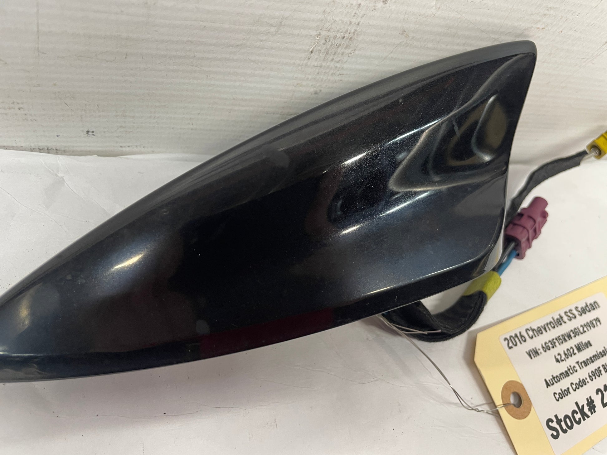 2016 Chevy SS Sedan Shark Fin Roof Antenna OEM - Day's Parts Yard