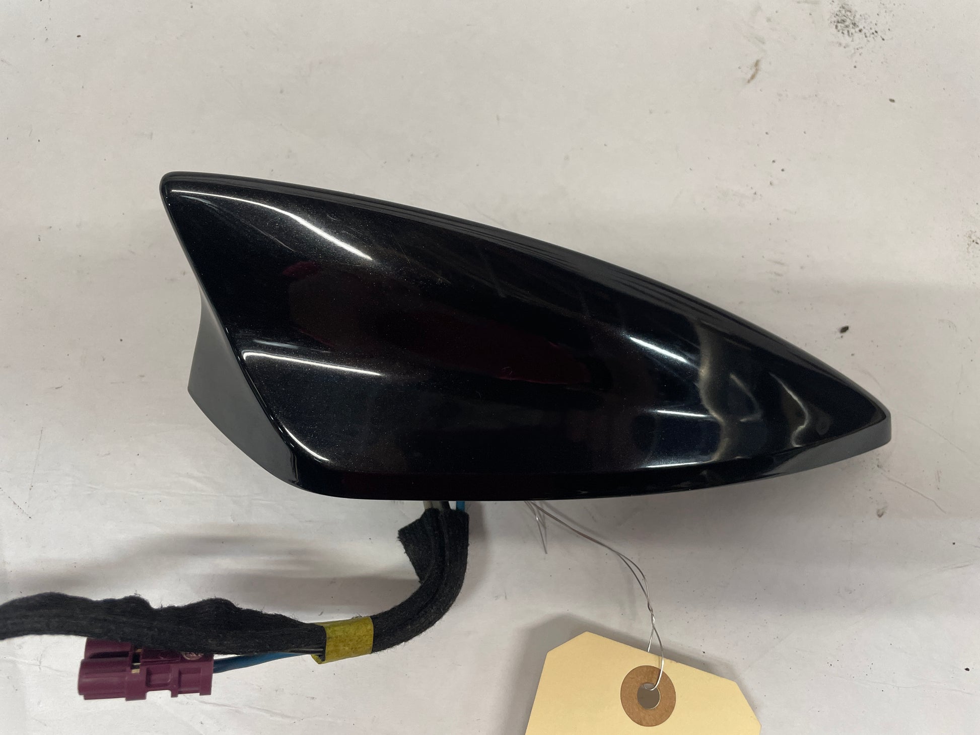 2016 Chevy SS Sedan Shark Fin Roof Antenna OEM - Day's Parts Yard