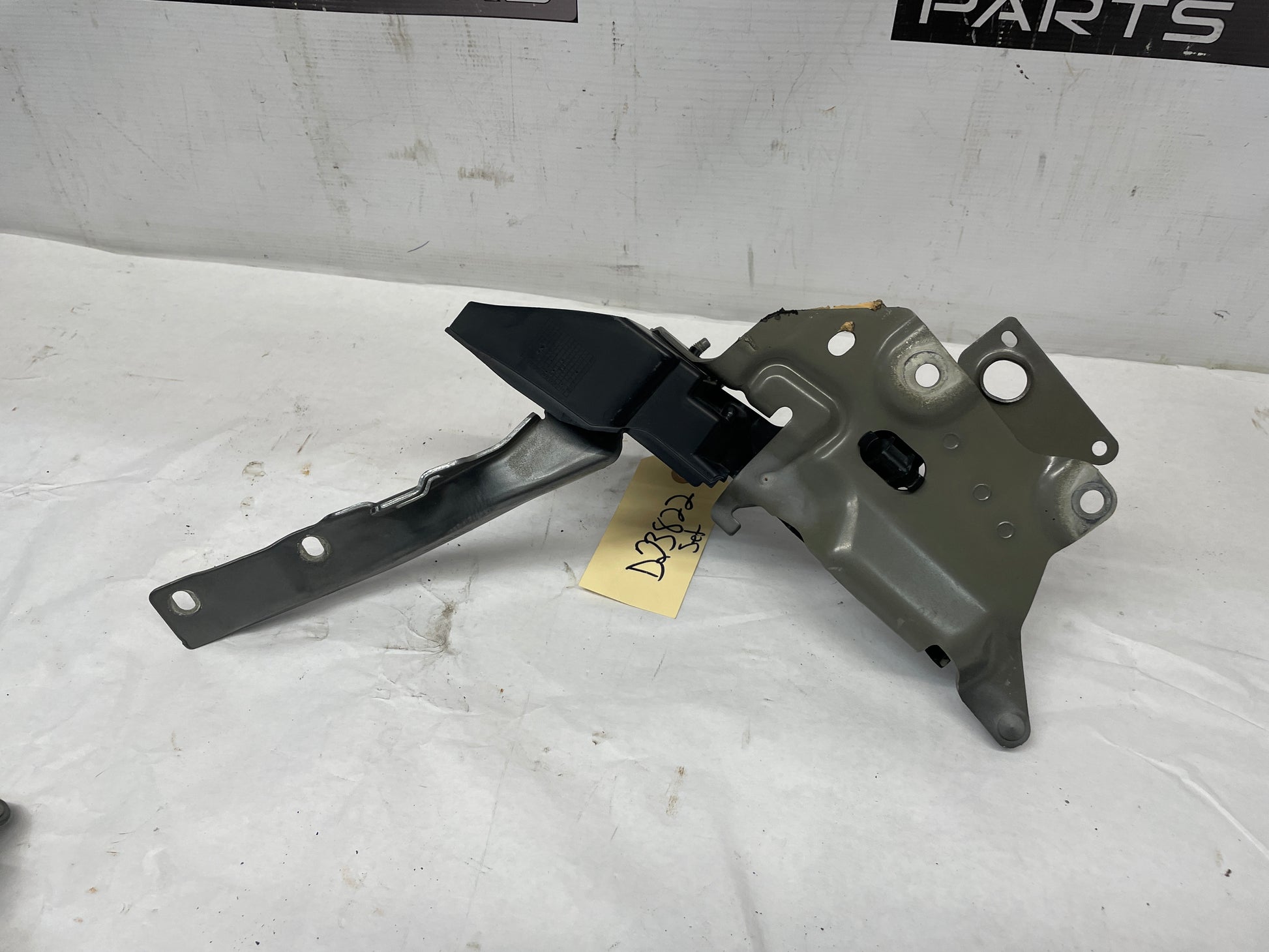 2013 Chevy Caprice RH & LH Hood Hinges Set OEM - Day's Parts Yard