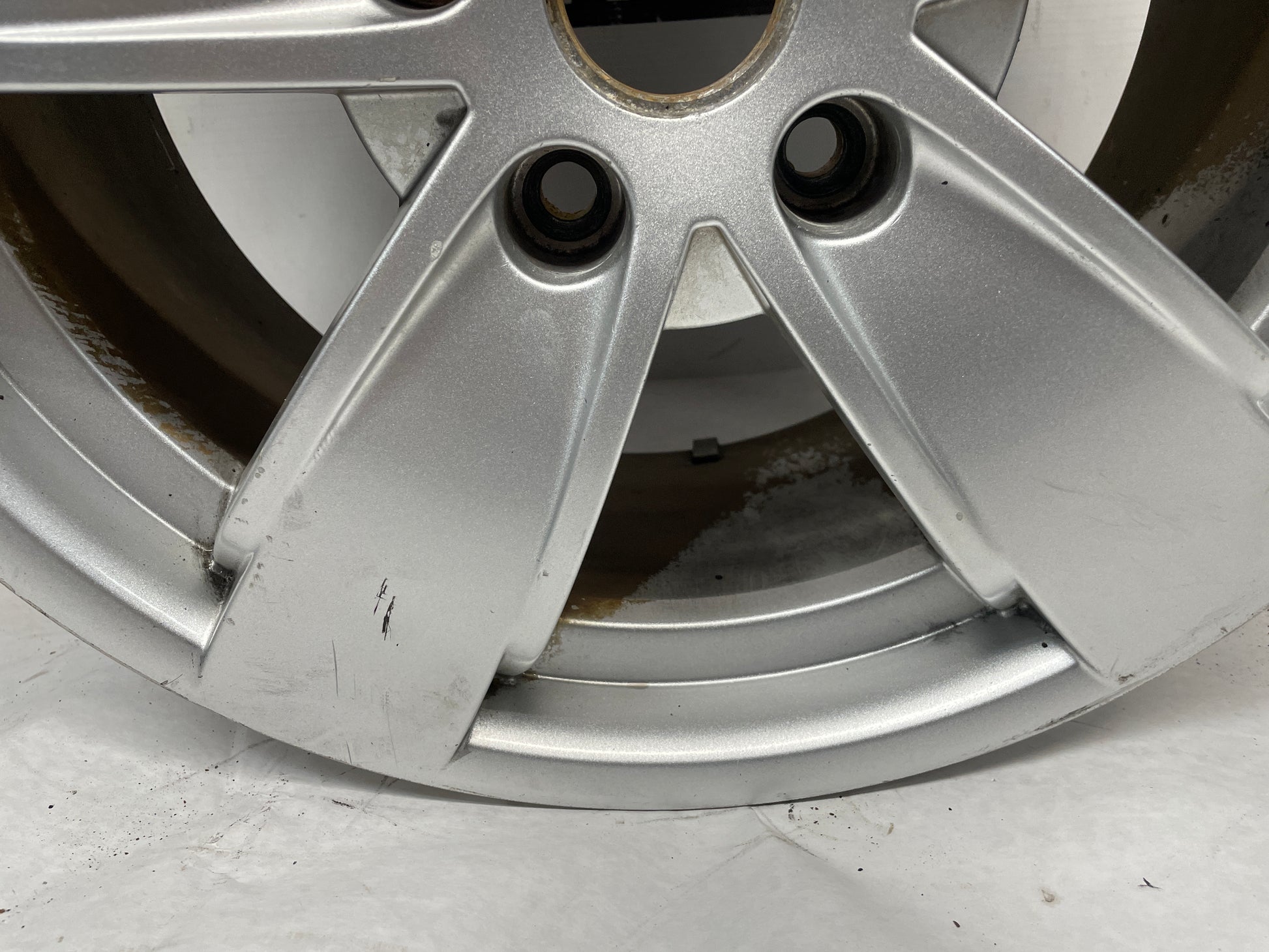 2006 Pontiac GTO  Factory OEM Wheel 17X8 - Day's Parts Yard