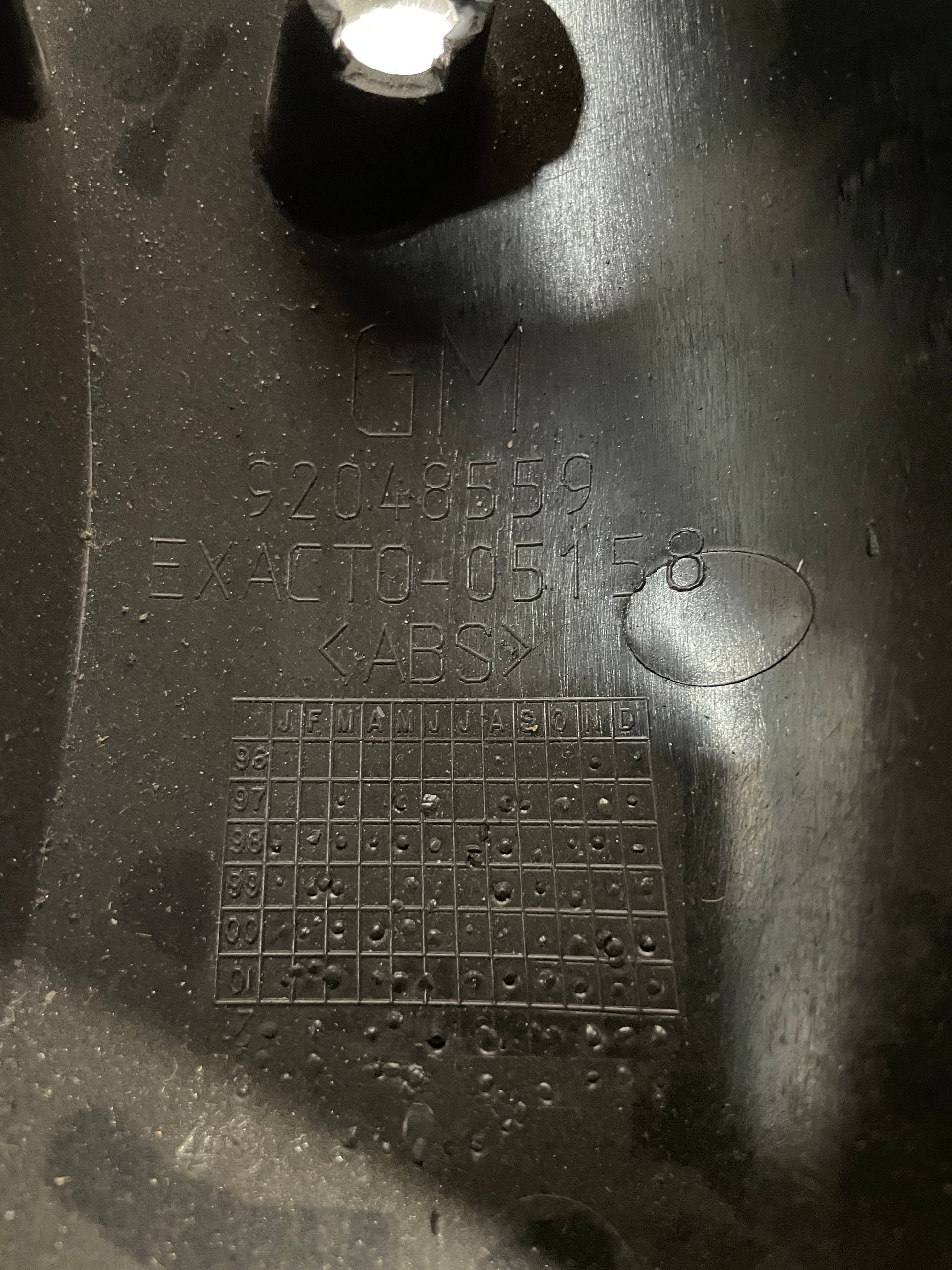 2004 Pontiac GTO Complete Steering Column Clam Shell Cover Molding Trim OEM - Day's Parts Yard