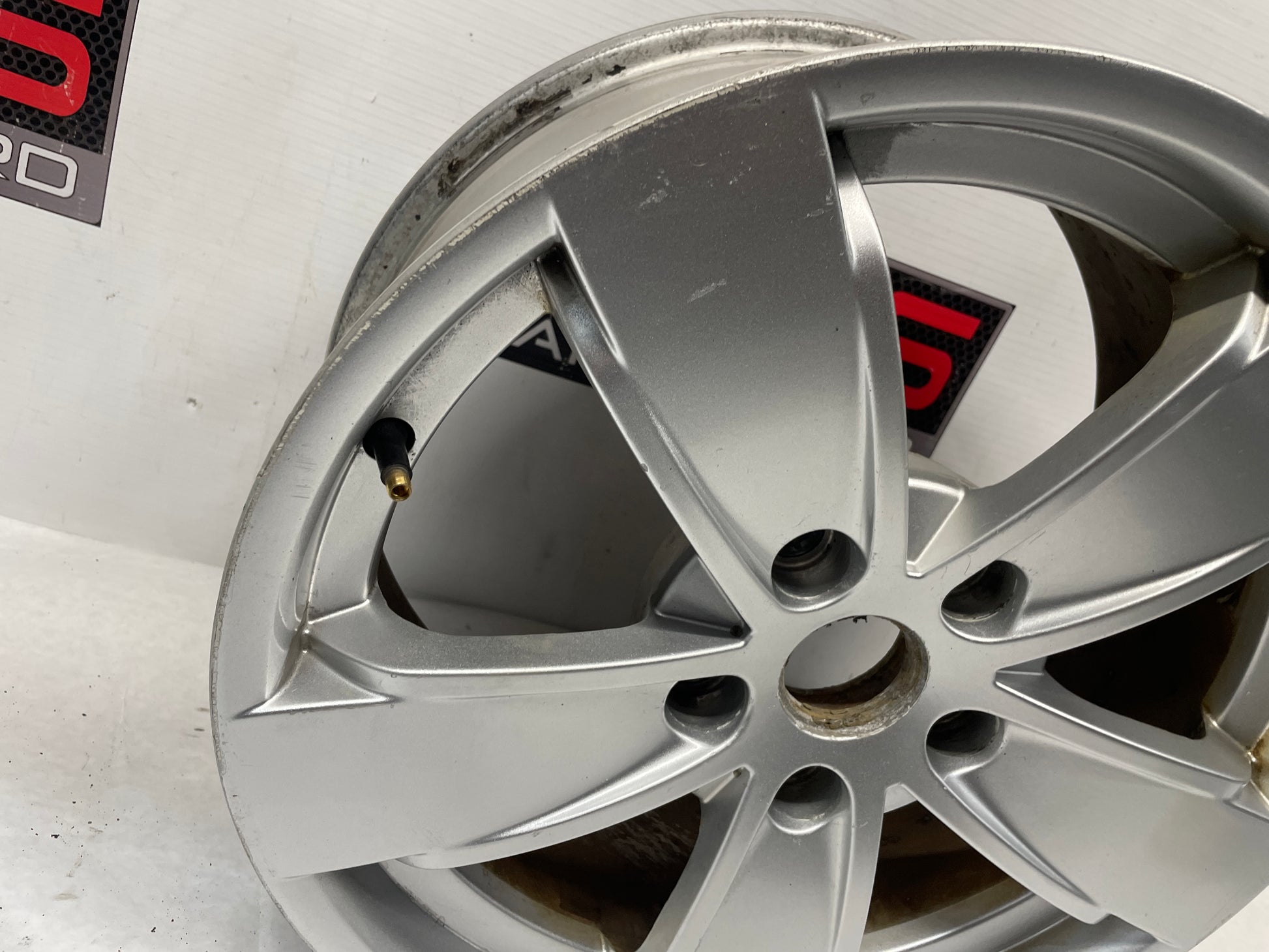 2006 Pontiac GTO  Factory OEM Wheel 17X8 - Day's Parts Yard