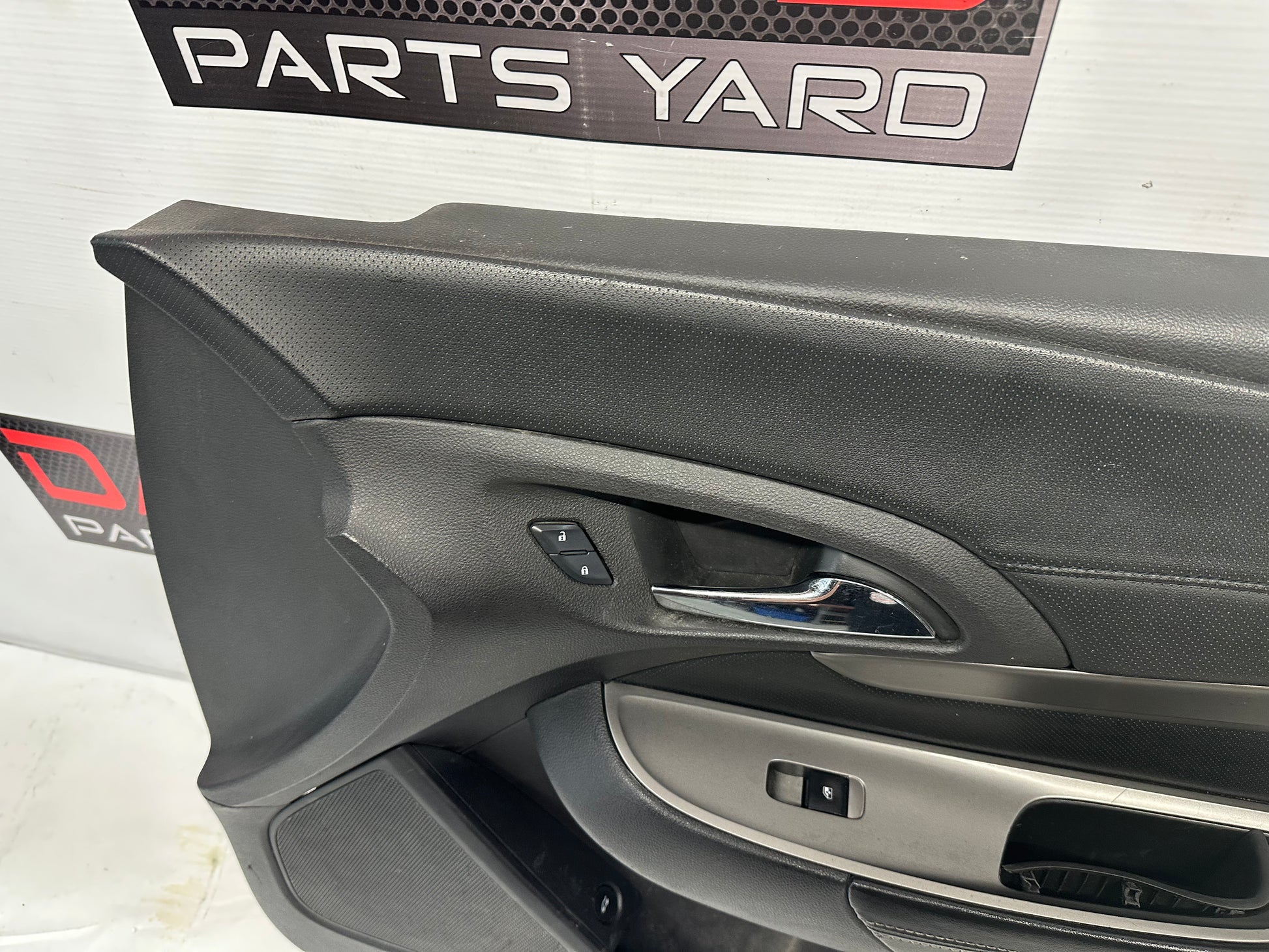 2014 Chevy Caprice PPV RH Passenger Front Interior Door Panel OEM - Day's Parts Yard