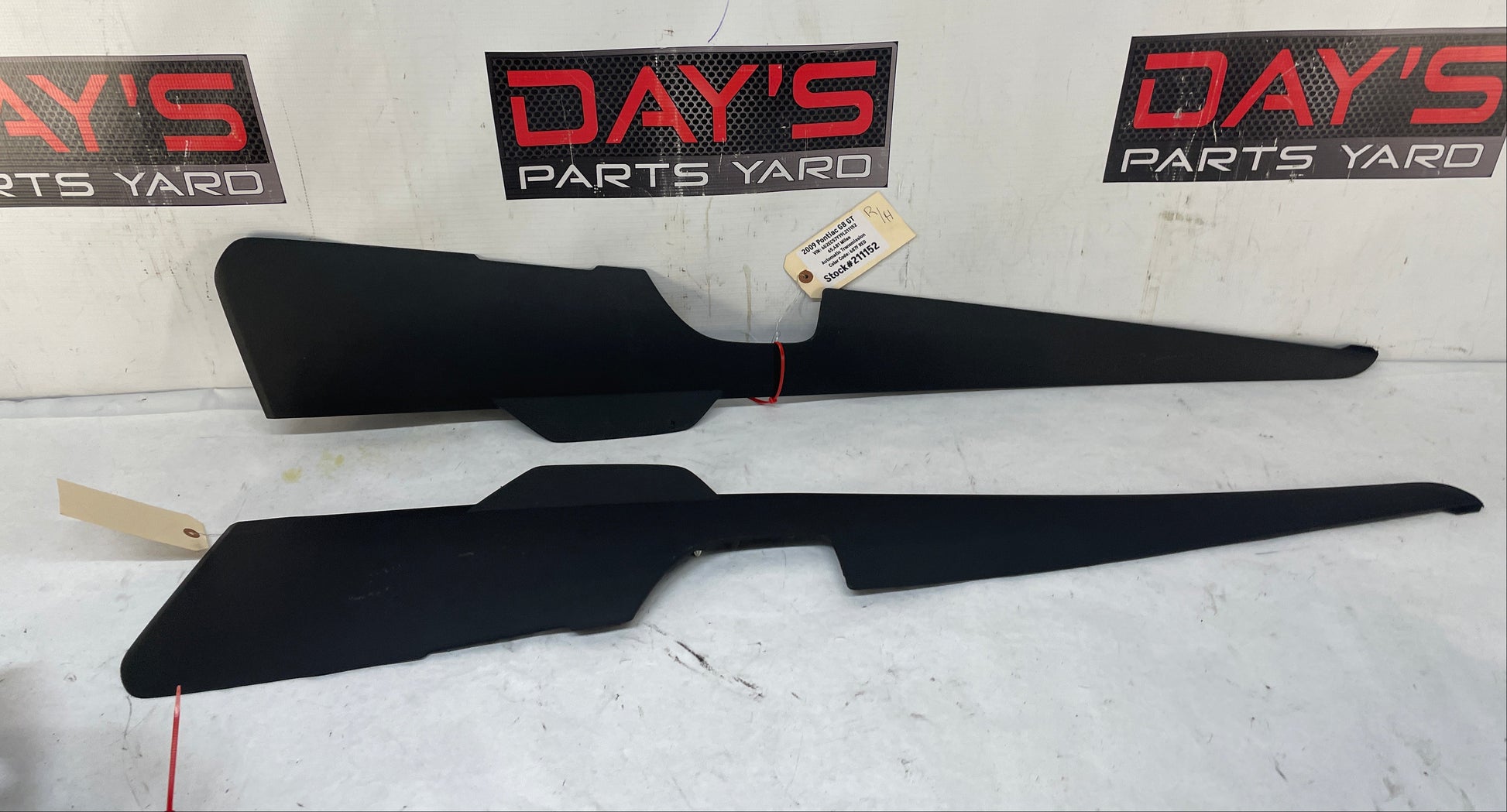 2009 Pontiac G8 Base RH & LH Center Console Side Trim Panels OEM - Day's Parts Yard