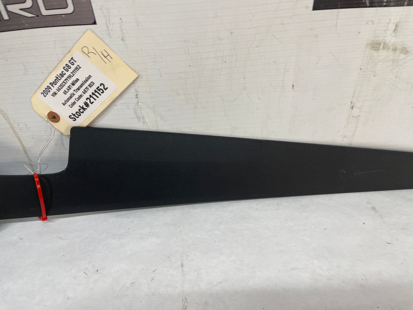 2009 Pontiac G8 Base RH & LH Center Console Side Trim Panels OEM - Day's Parts Yard