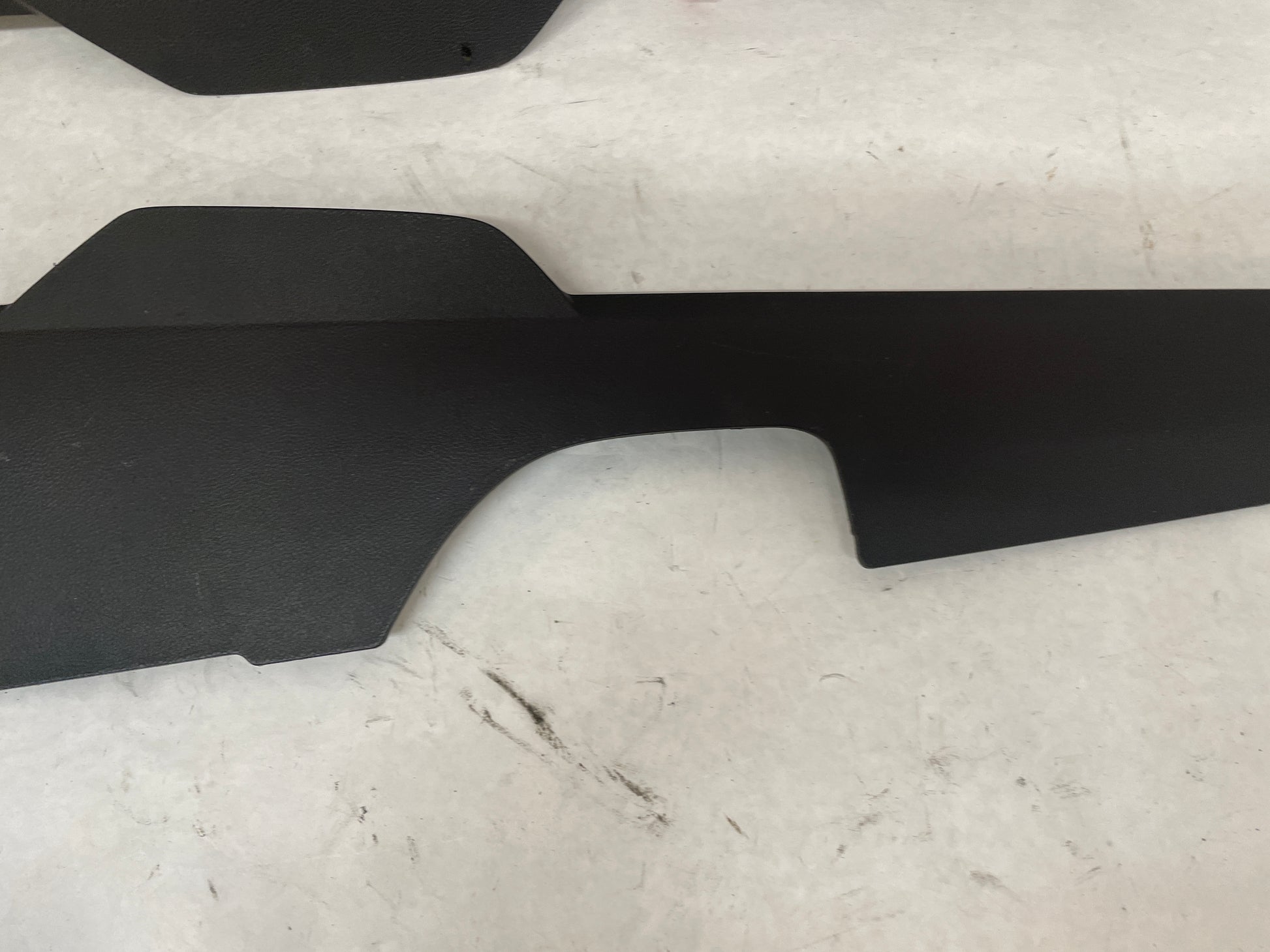 2009 Pontiac G8 Base RH & LH Center Console Side Trim Panels OEM - Day's Parts Yard