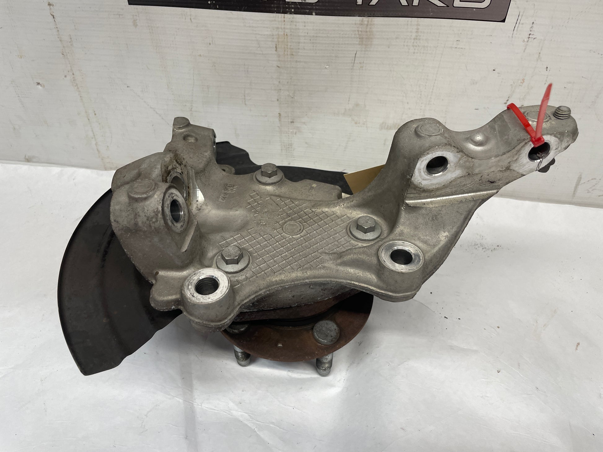 2016 Chevy SS Sedan RH Passenger Front Suspension Spindle Hub Knuckle Wheel Bearing OEM - Day's Parts Yard