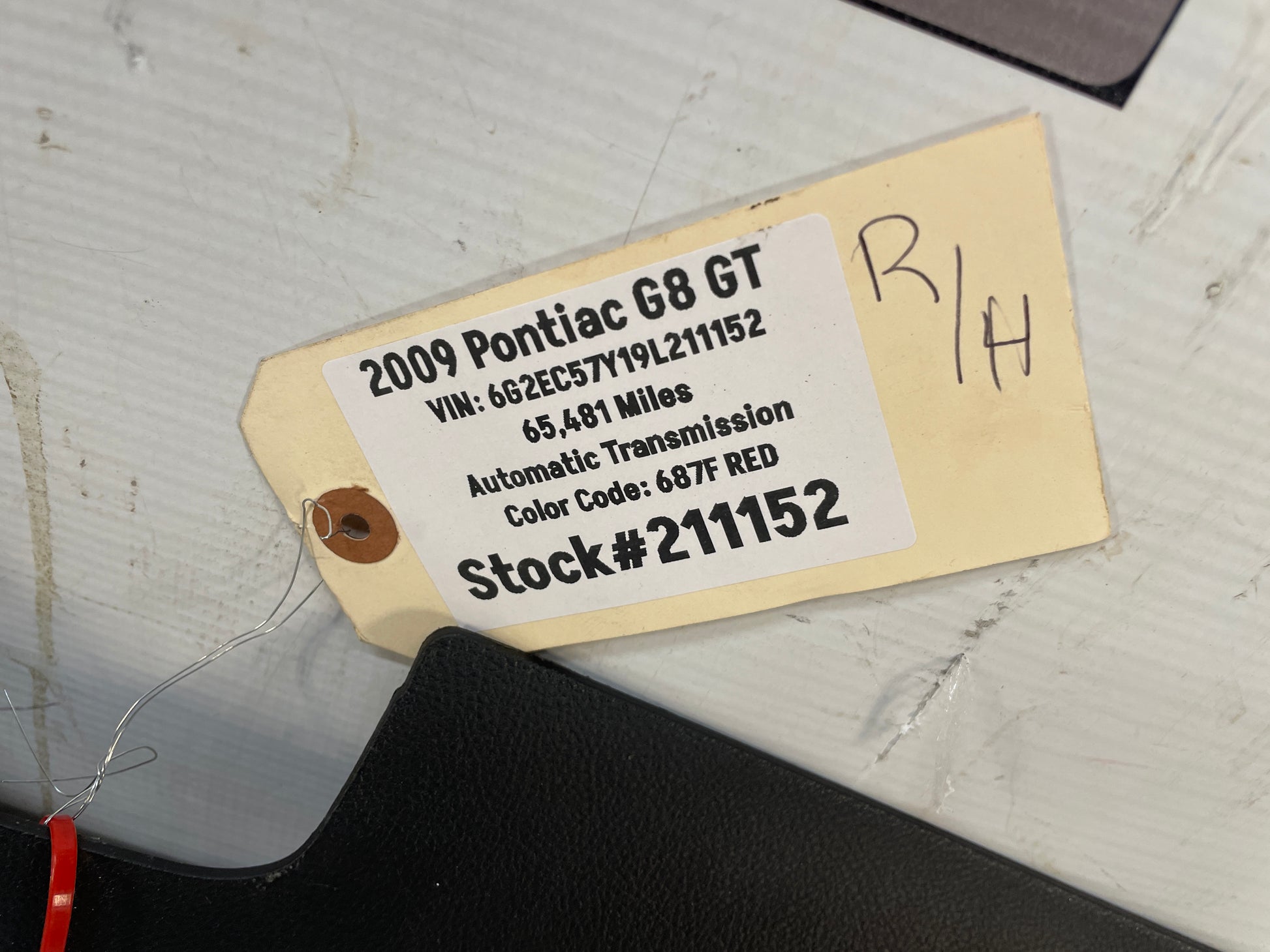 2009 Pontiac G8 Base RH & LH Center Console Side Trim Panels OEM - Day's Parts Yard