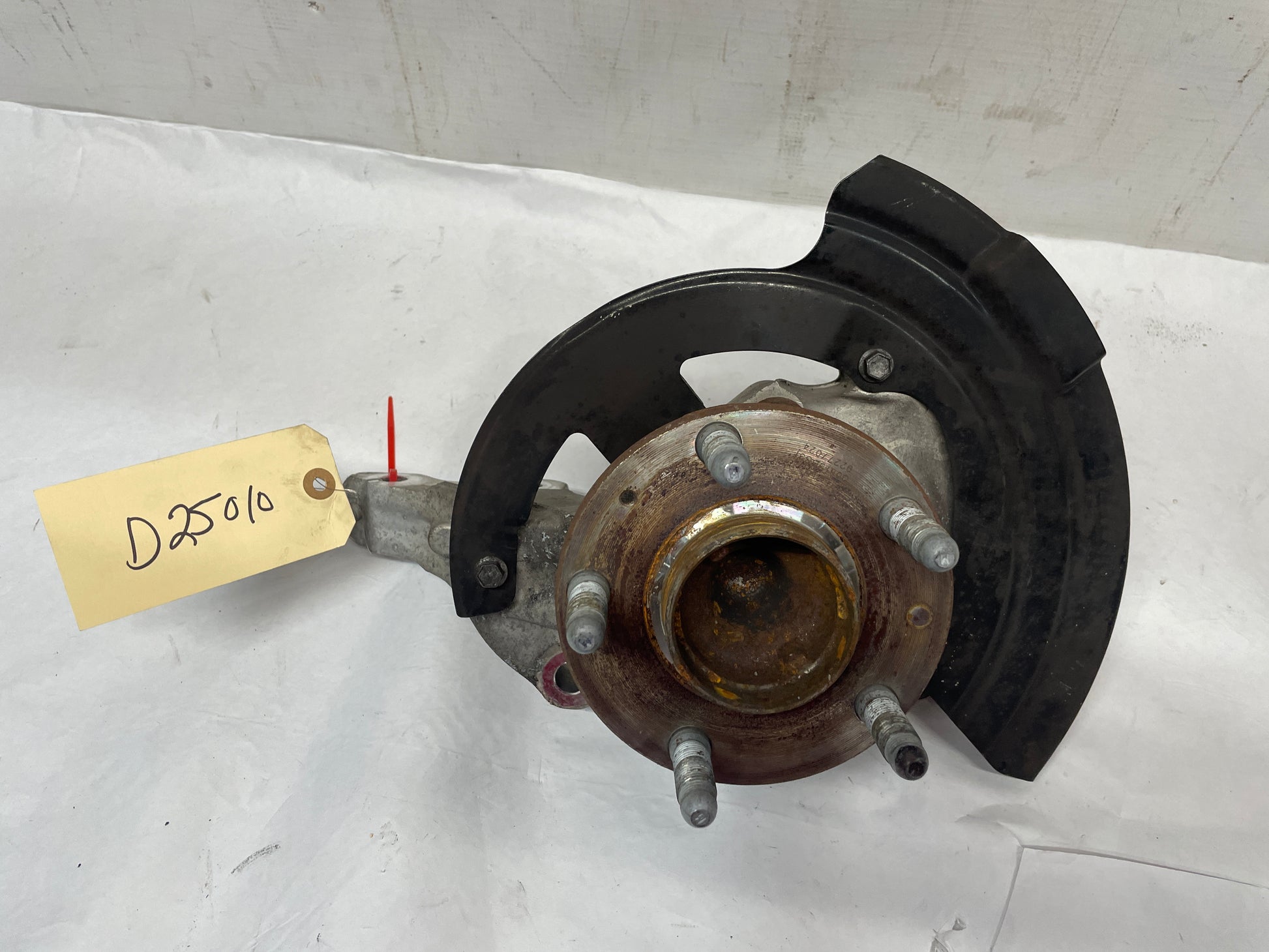 2016 Chevy SS Sedan RH Passenger Front Suspension Spindle Hub Knuckle Wheel Bearing OEM - Day's Parts Yard