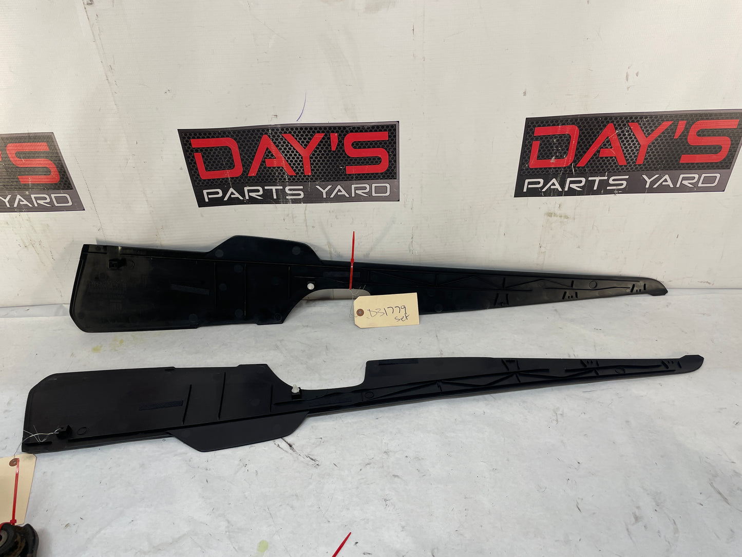 2009 Pontiac G8 Base RH & LH Center Console Side Trim Panels OEM - Day's Parts Yard