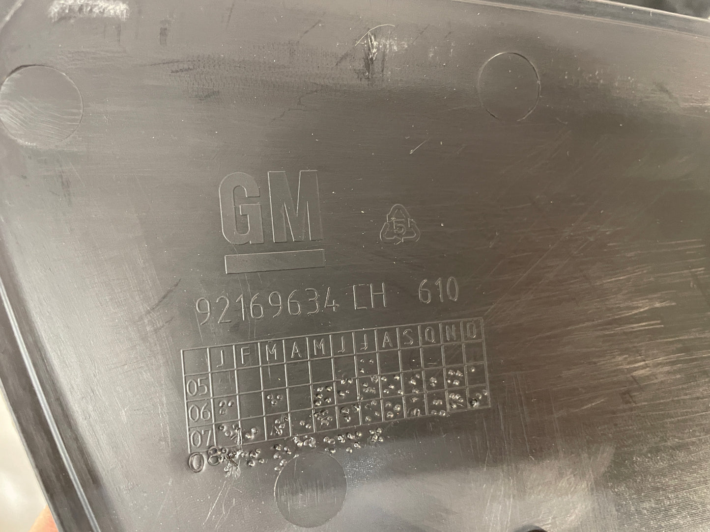 2009 Pontiac G8 Base RH & LH Center Console Side Trim Panels OEM - Day's Parts Yard