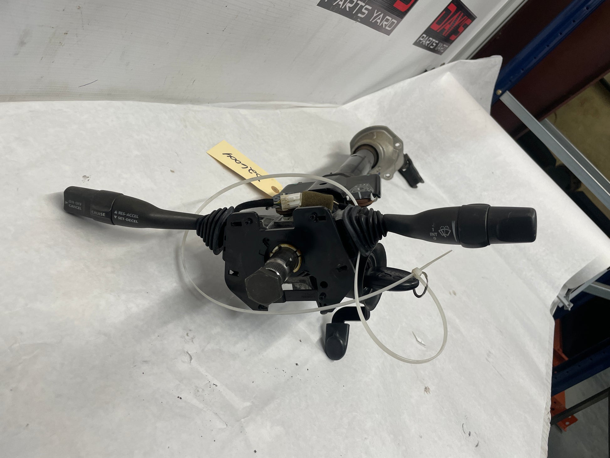 2006 Pontiac GTO Steering Column w/ Key OEM - Day's Parts Yard