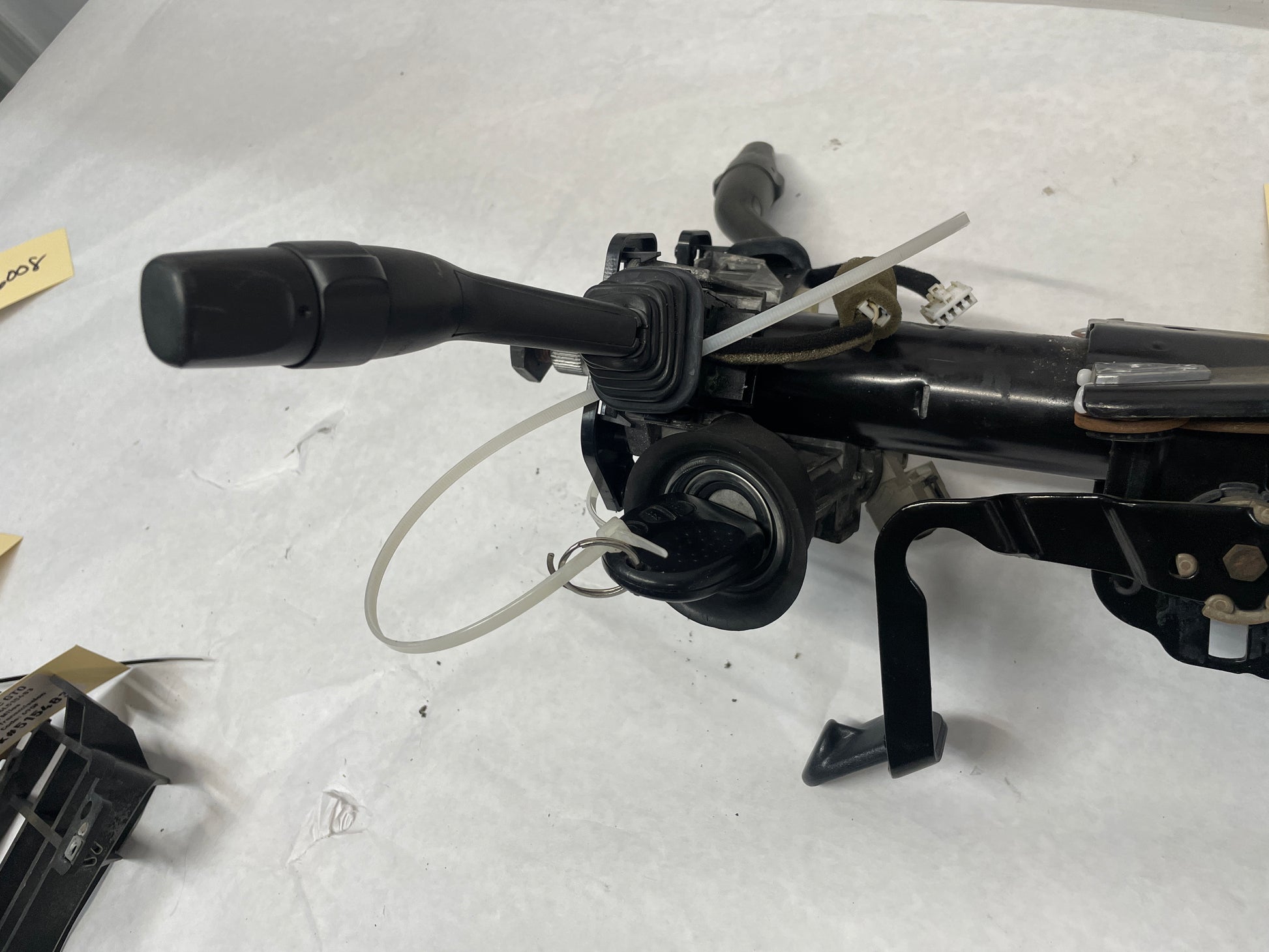 2006 Pontiac GTO Steering Column w/ Key OEM - Day's Parts Yard