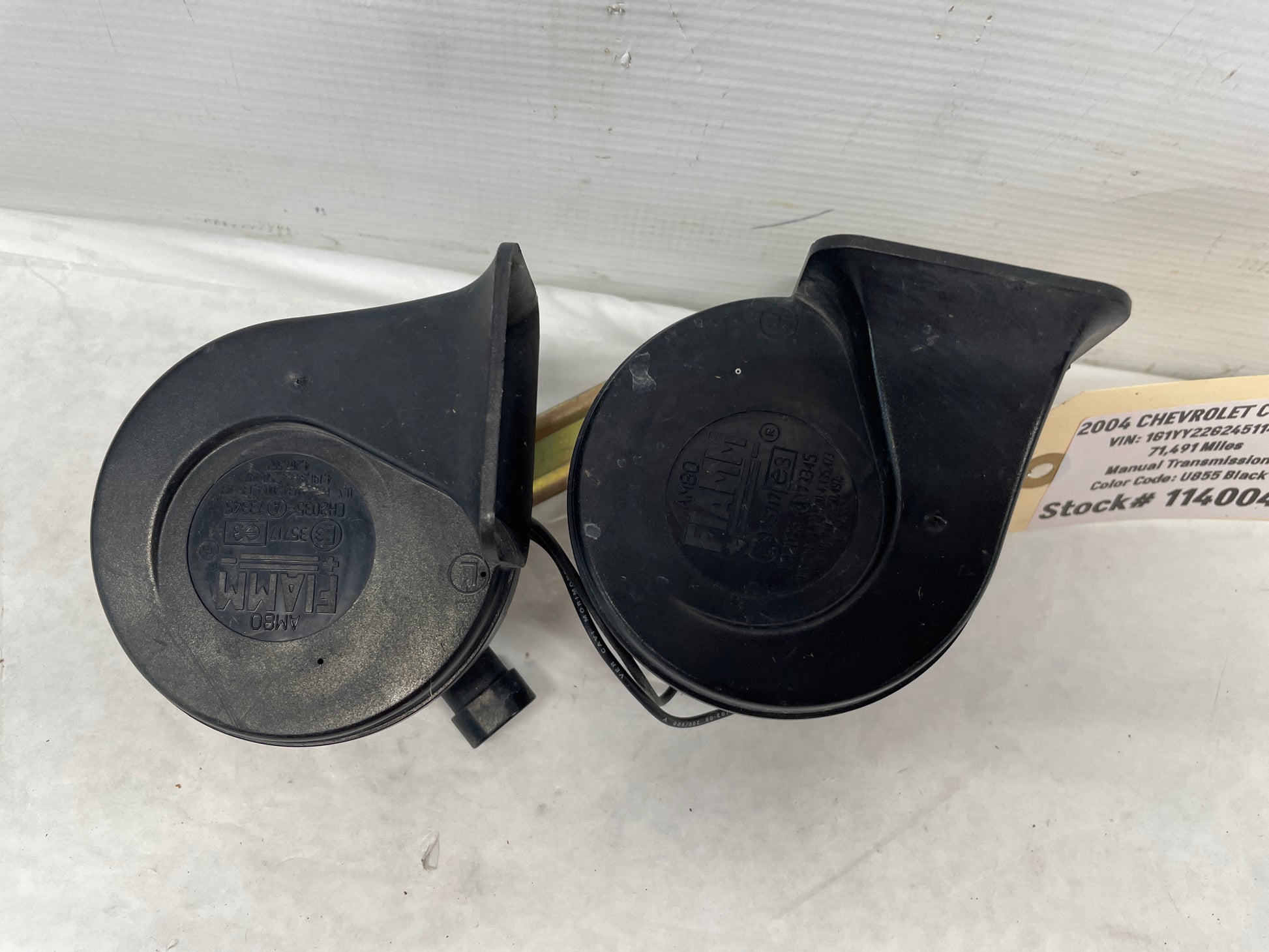 2004 Chevy C5 Corvette Dual Note Horn Assembly Set OEM - Day's Parts Yard