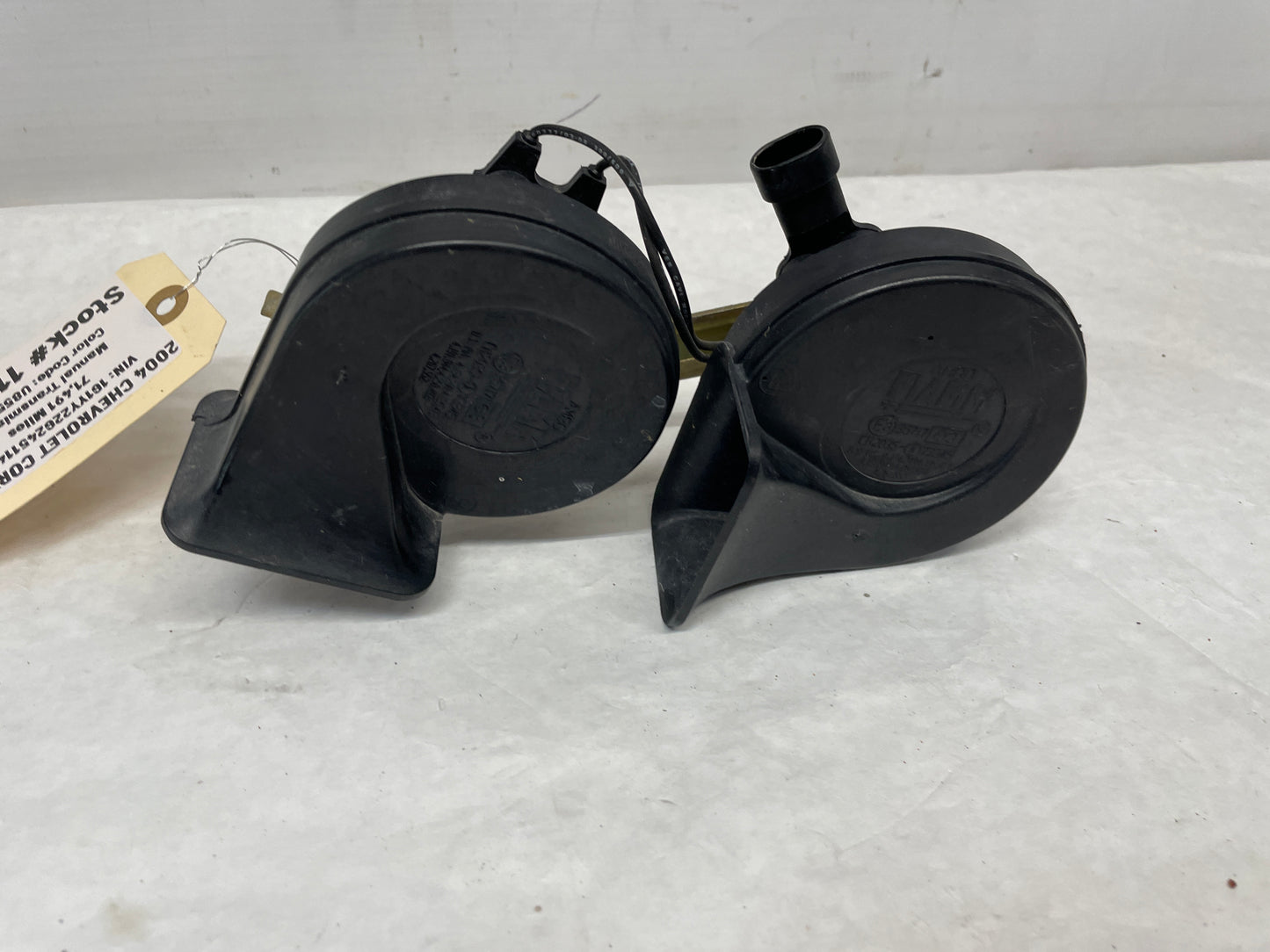 2004 Chevy C5 Corvette Dual Note Horn Assembly Set OEM - Day's Parts Yard