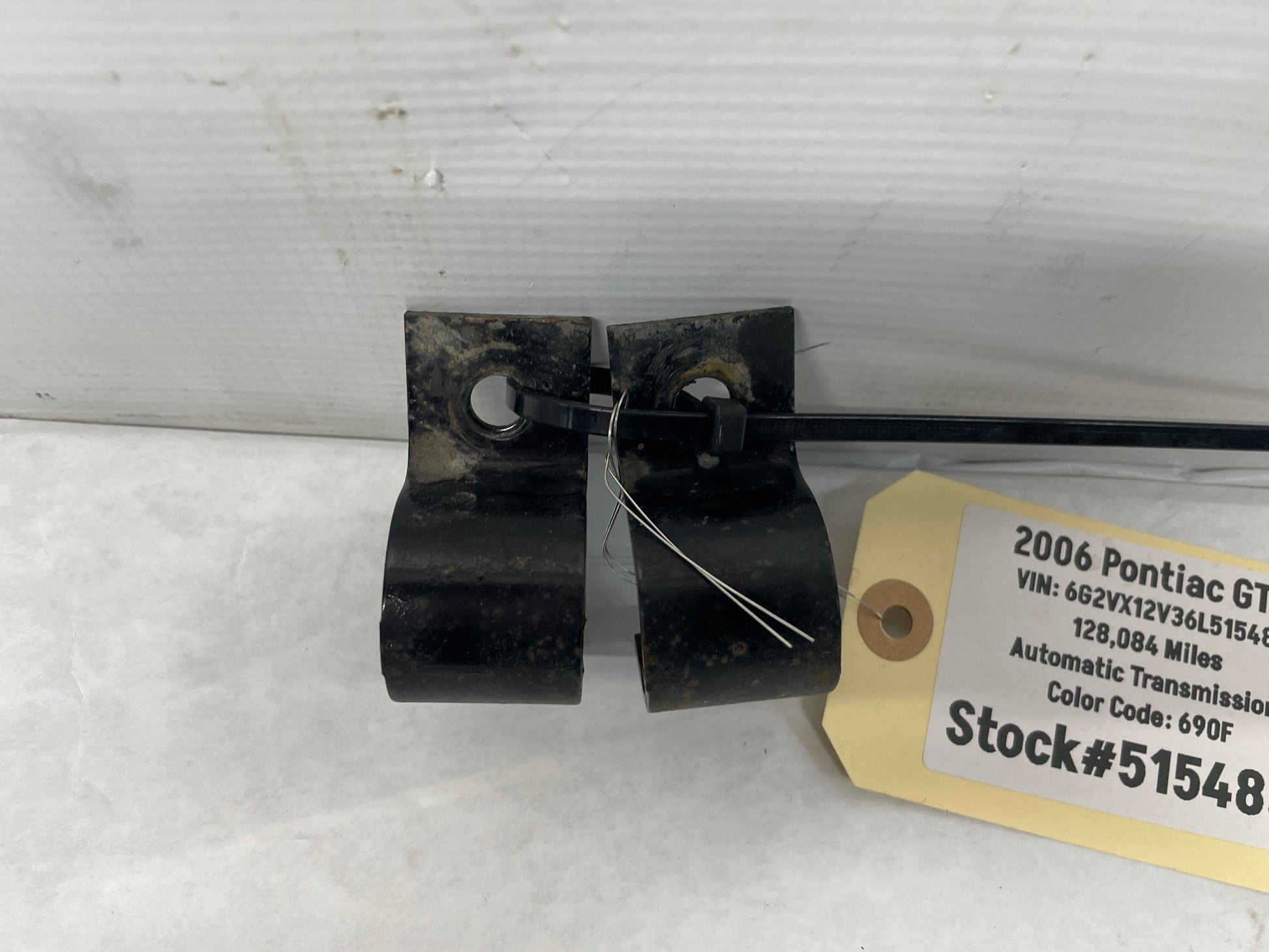2006 Pontiac GTO Sway RH & LH Rear Stabilizer Sway Bar Brackets OEM - Day's Parts Yard