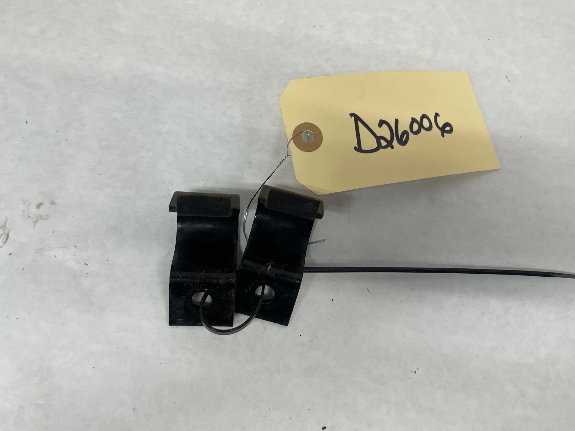 2006 Pontiac GTO Sway RH & LH Rear Stabilizer Sway Bar Brackets OEM - Day's Parts Yard
