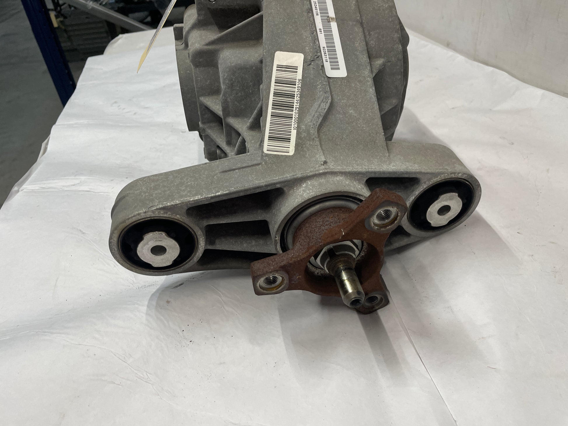 2016 Chevy SS Sedan Rear End Axle Carrier Rearend Diff Differential 3.27 LSD OEM - Day's Parts Yard