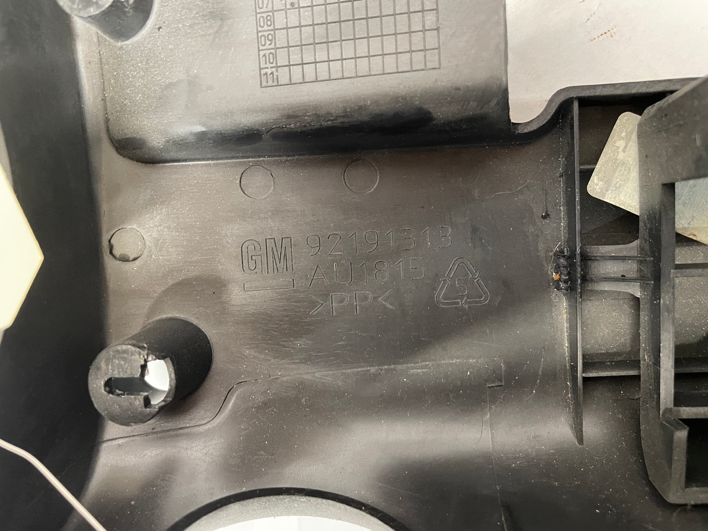2008 Pontiac G8 GT Steering Column Calm Shell Shroud Cover Trim OEM - Day's Parts Yard