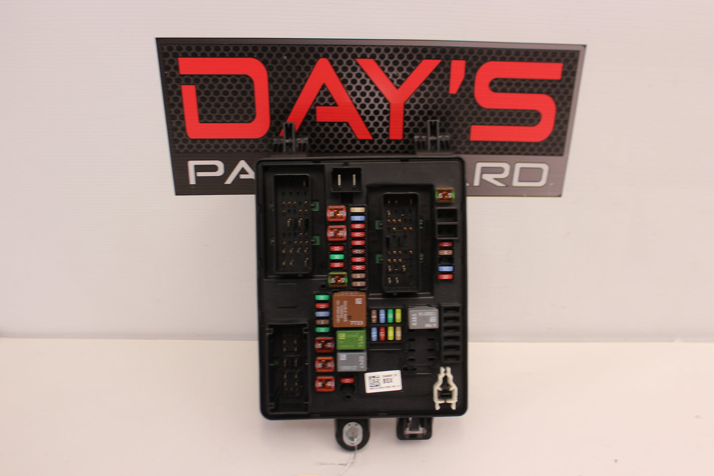 2016 Cadillac CTS-V Rear Cabin Fuse Box Block OEM - Day's Parts Yard